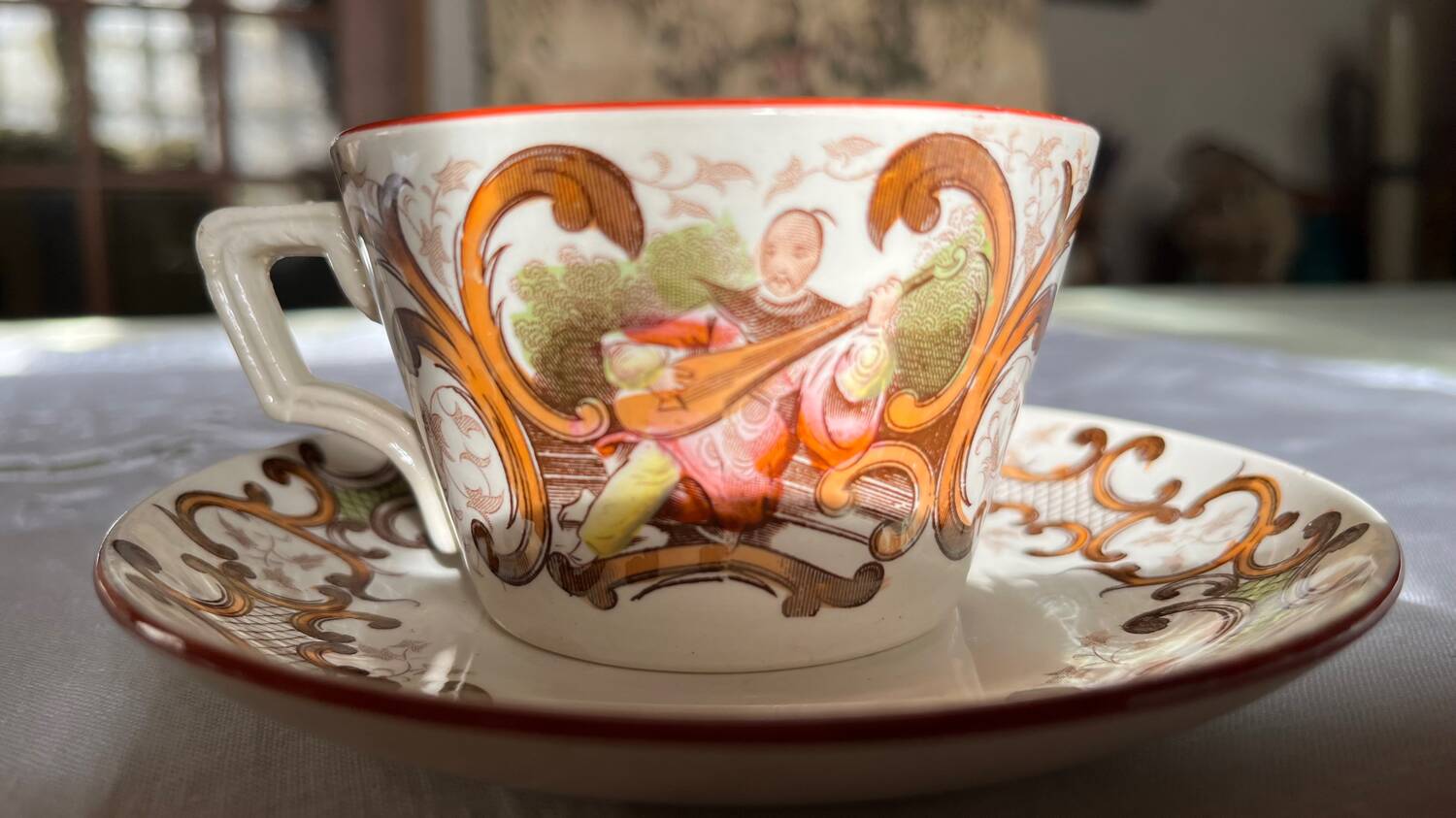 Set of 4 vintage Sarreguemines tea cups and 5 saucers