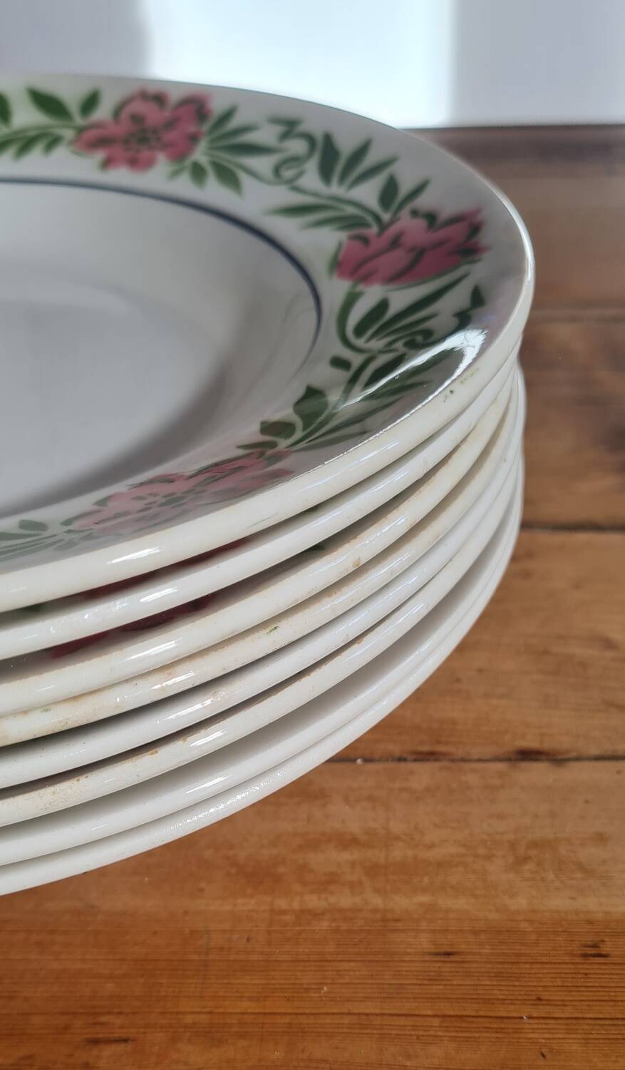Set of 8 vintage earthenware plates