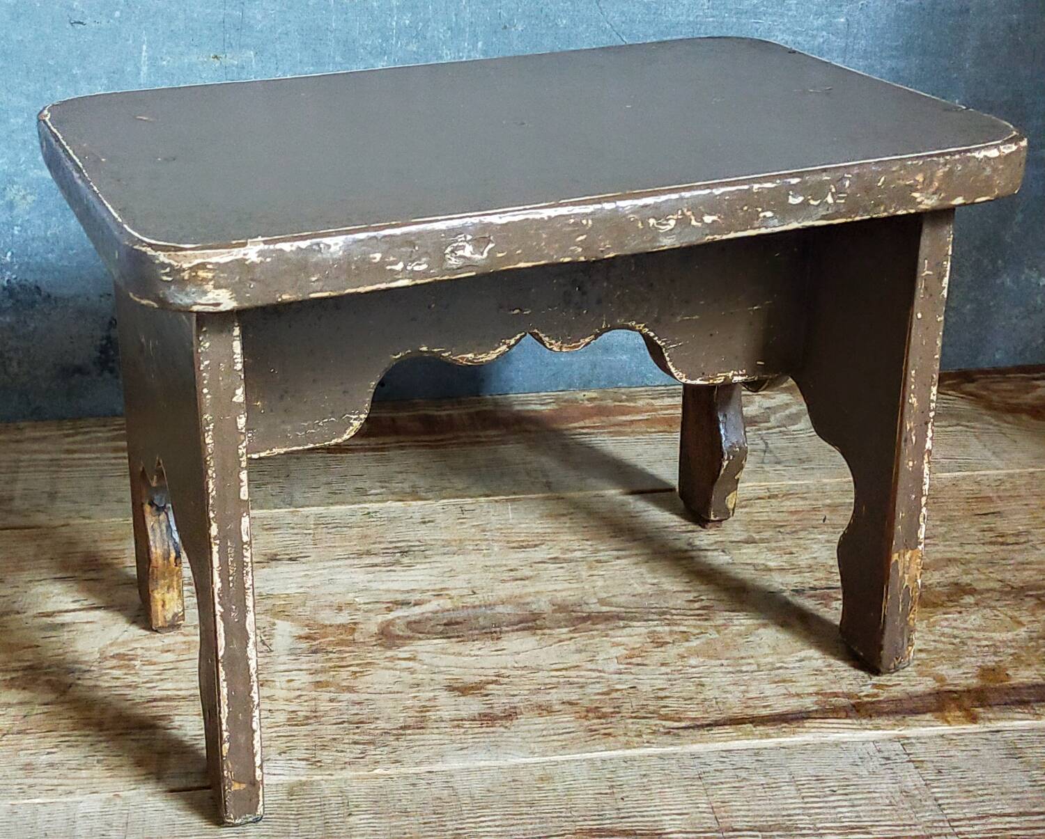 Mini-bench stool in old patinated solid wood