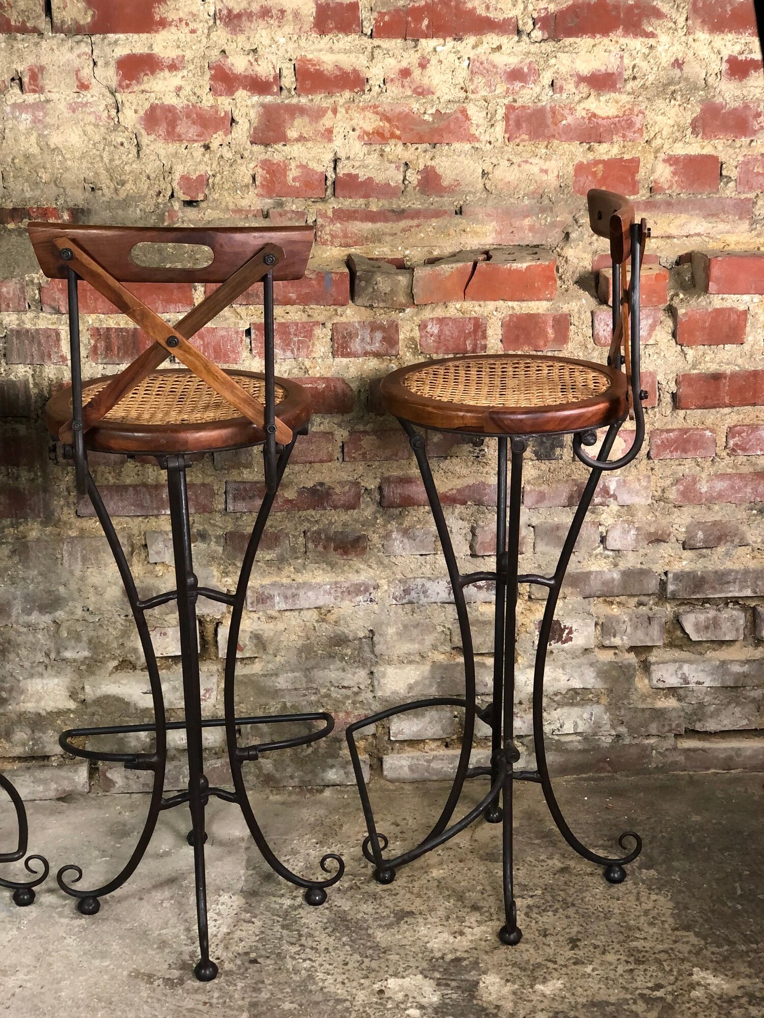 Bar chairs/stool (4) made of wood and wrought iron canned seats