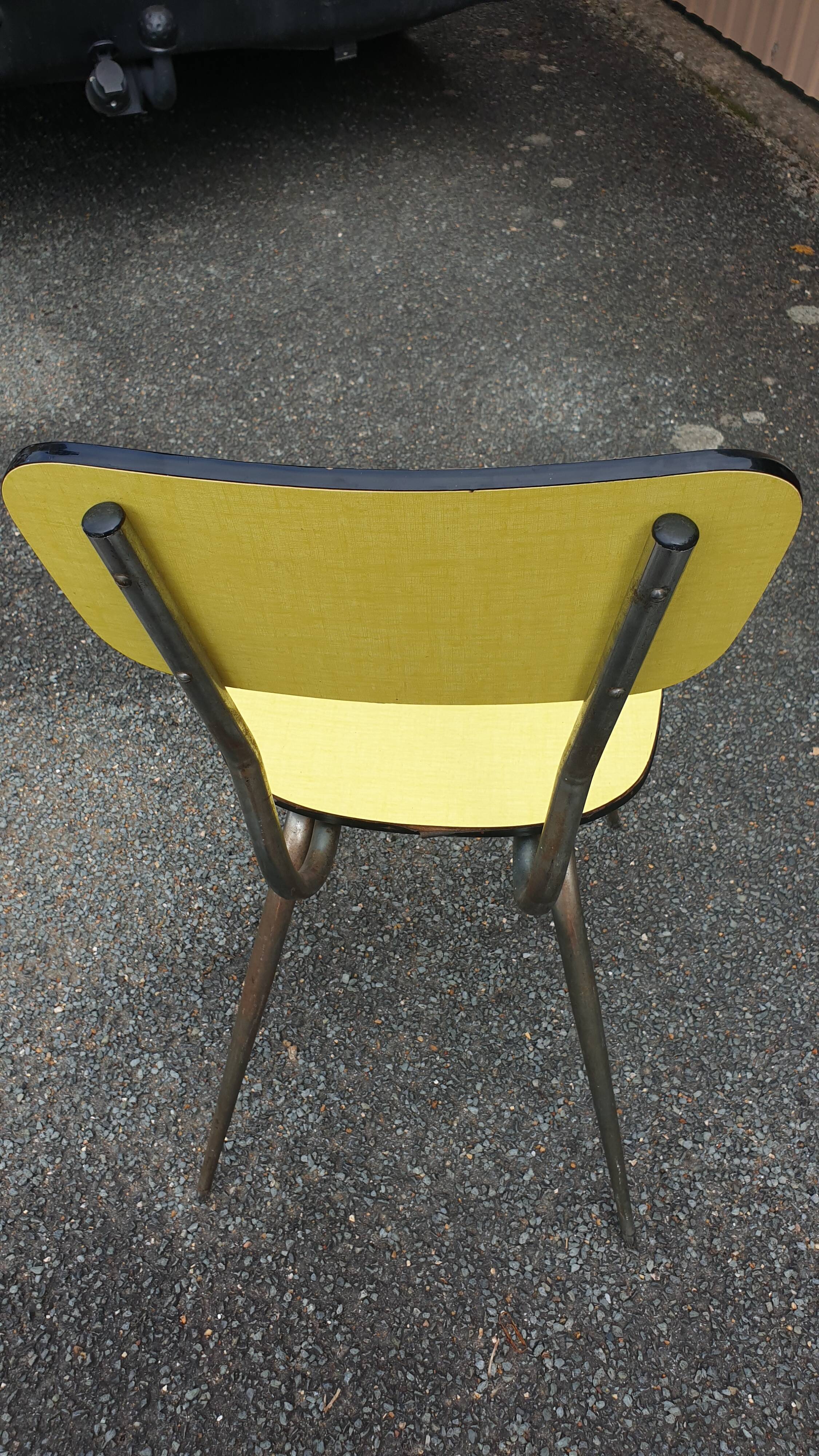 Chaise formica jaune canari