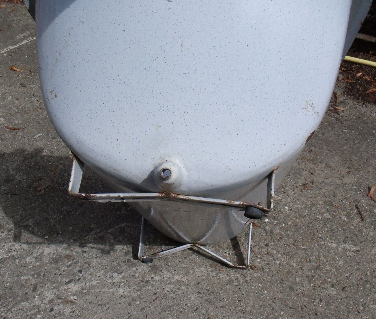 Enamelled child bathtub