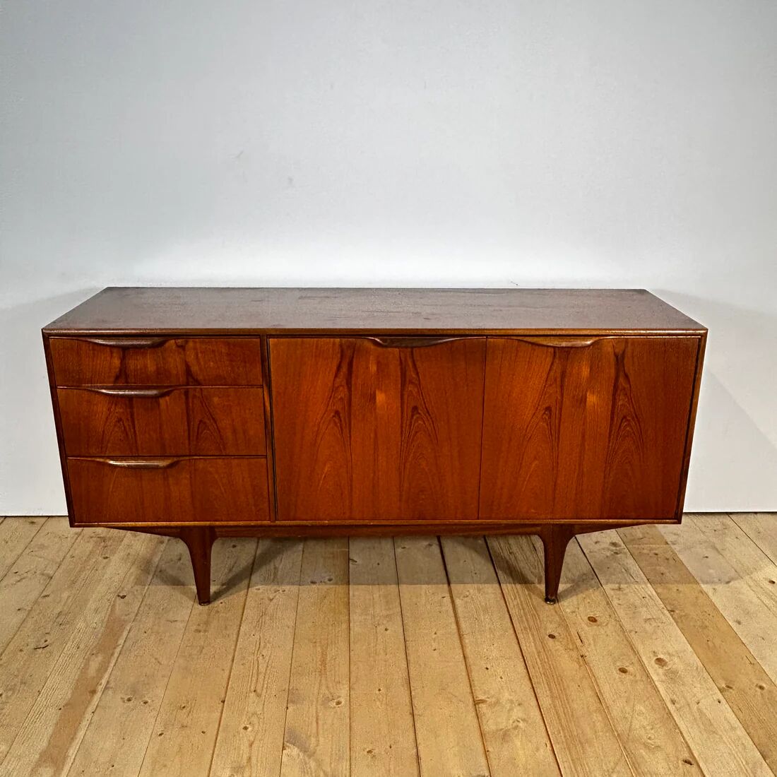 McIntosh buffet, 1960s