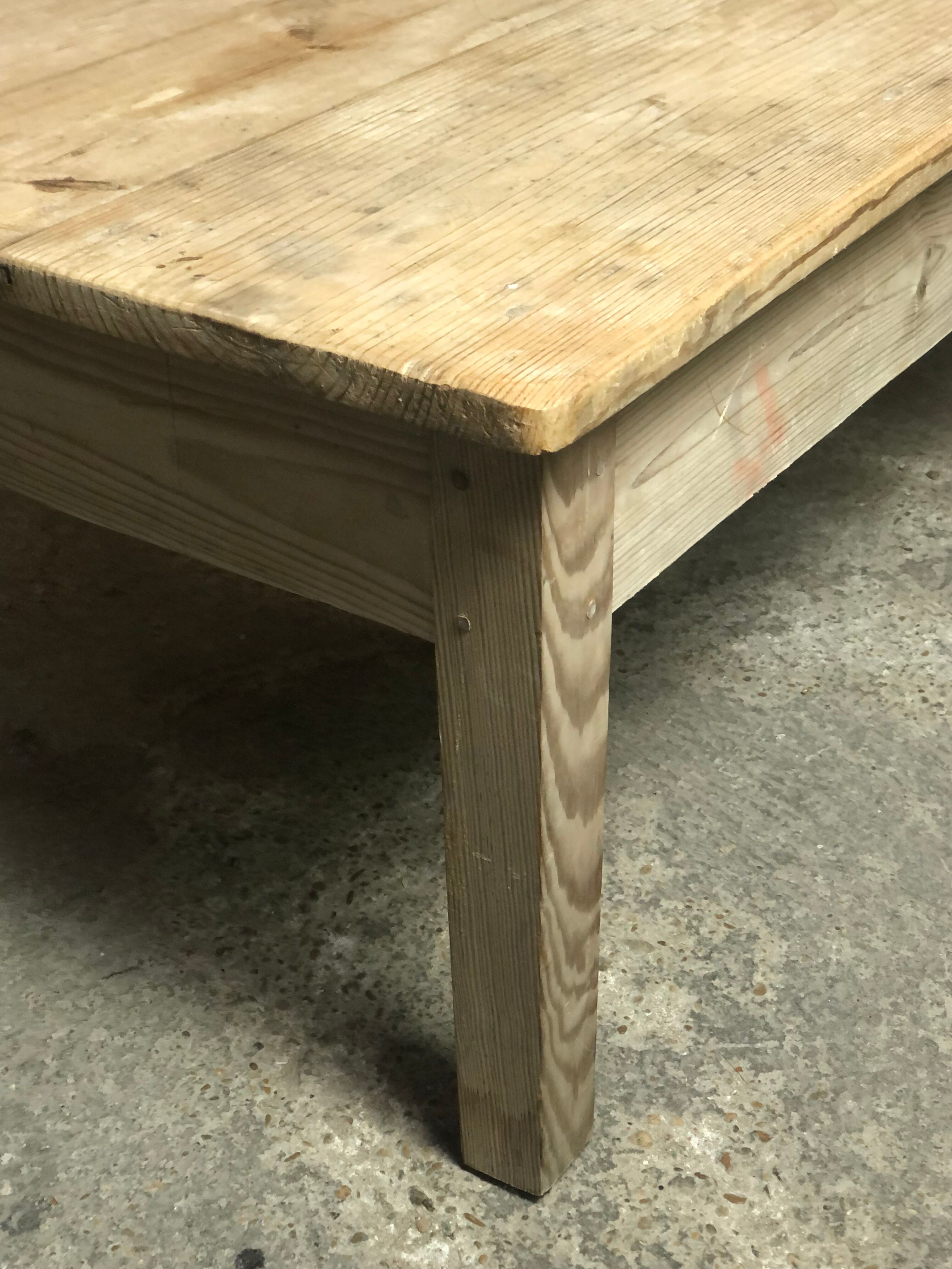 Coffee table in raw pichepin 1920