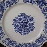 2 anciennes assiettes plates en terre de fer Longchamp Bella, XIXème