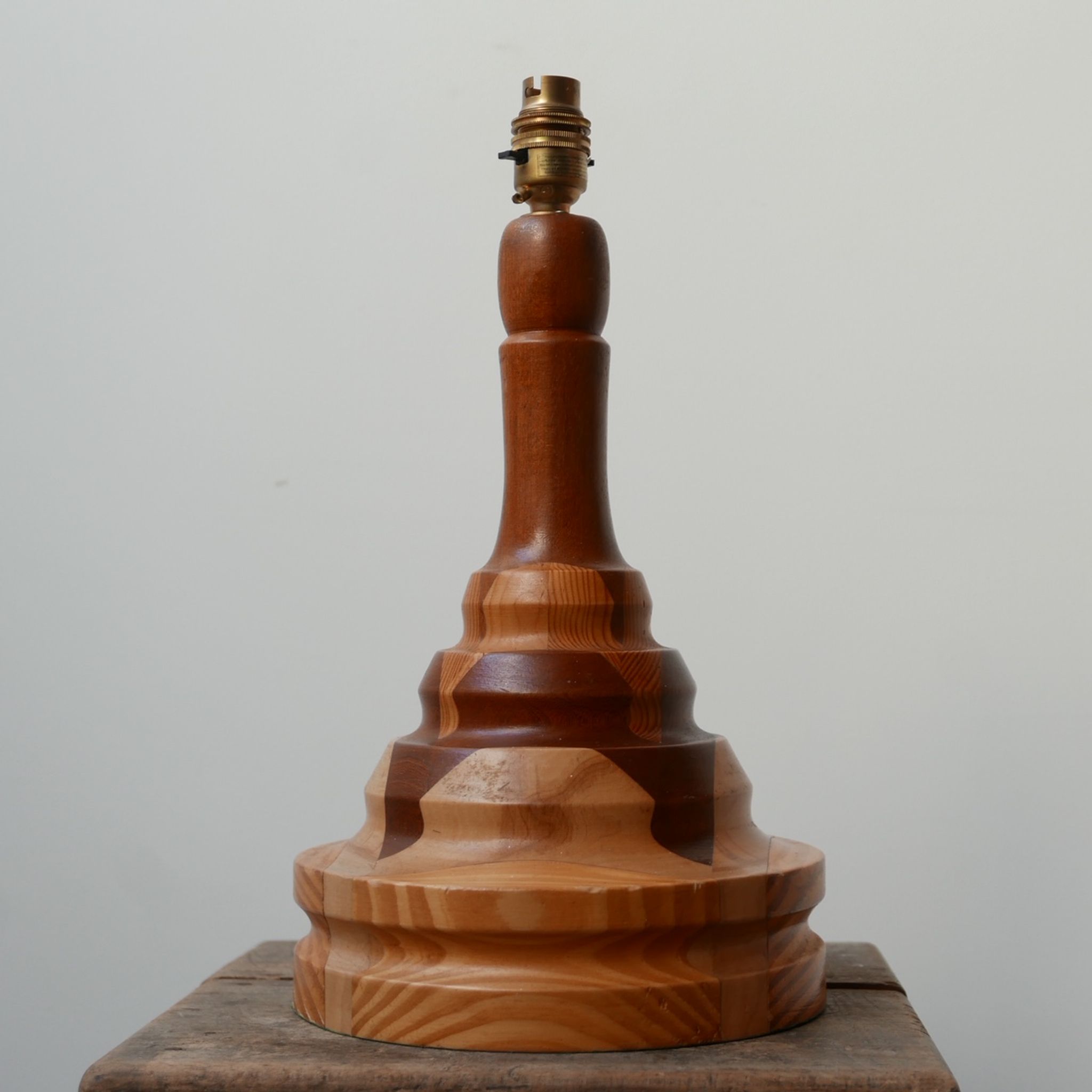 Lampe de table de spécimen en bois du milieu du siècle
