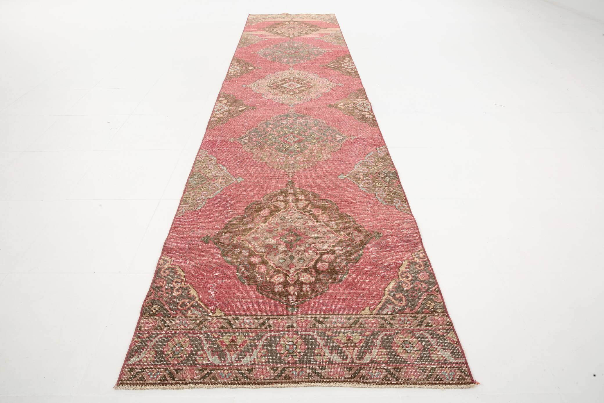 3x13 Red & Pink Vintage Runner Rug, 91x399Cm