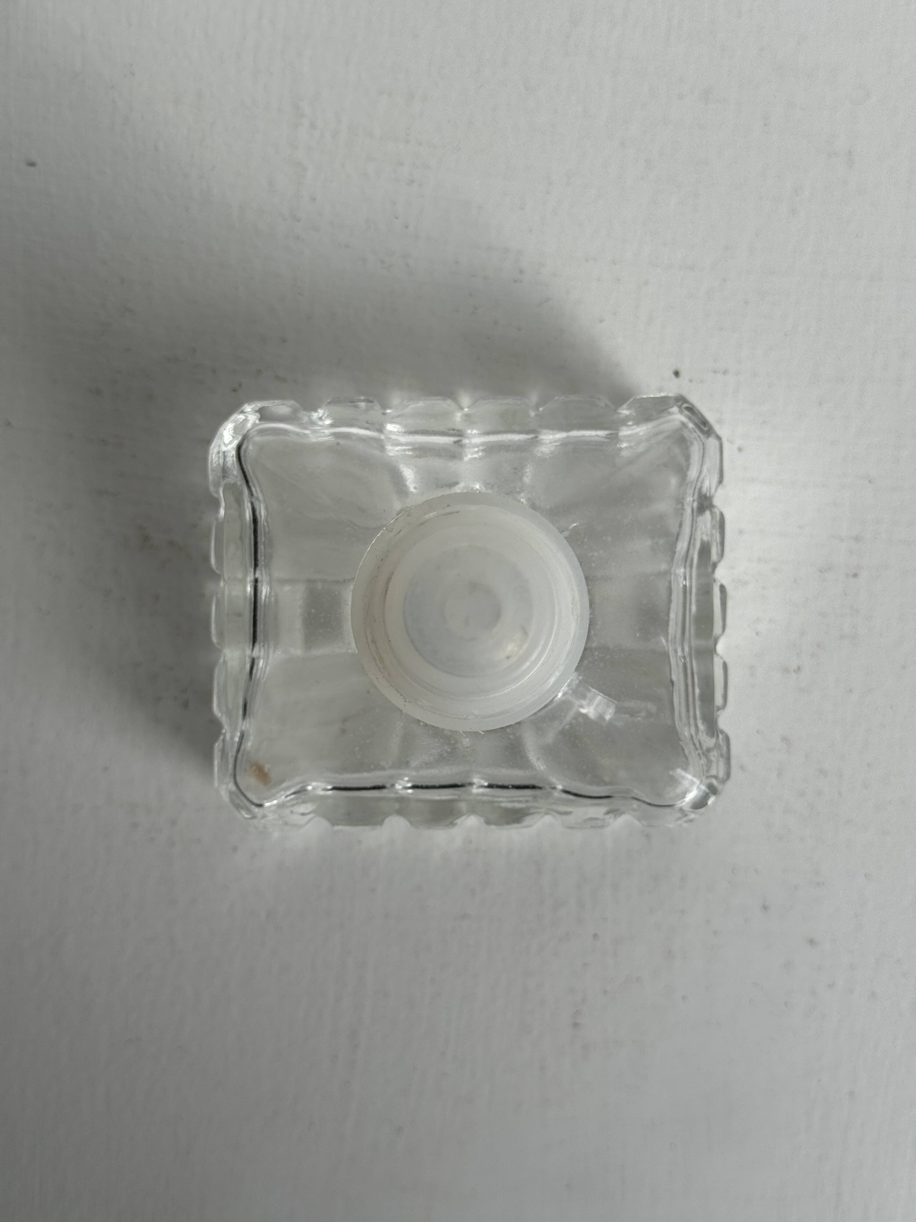 Vintage glass whisky carafe with diamond points H23 L9