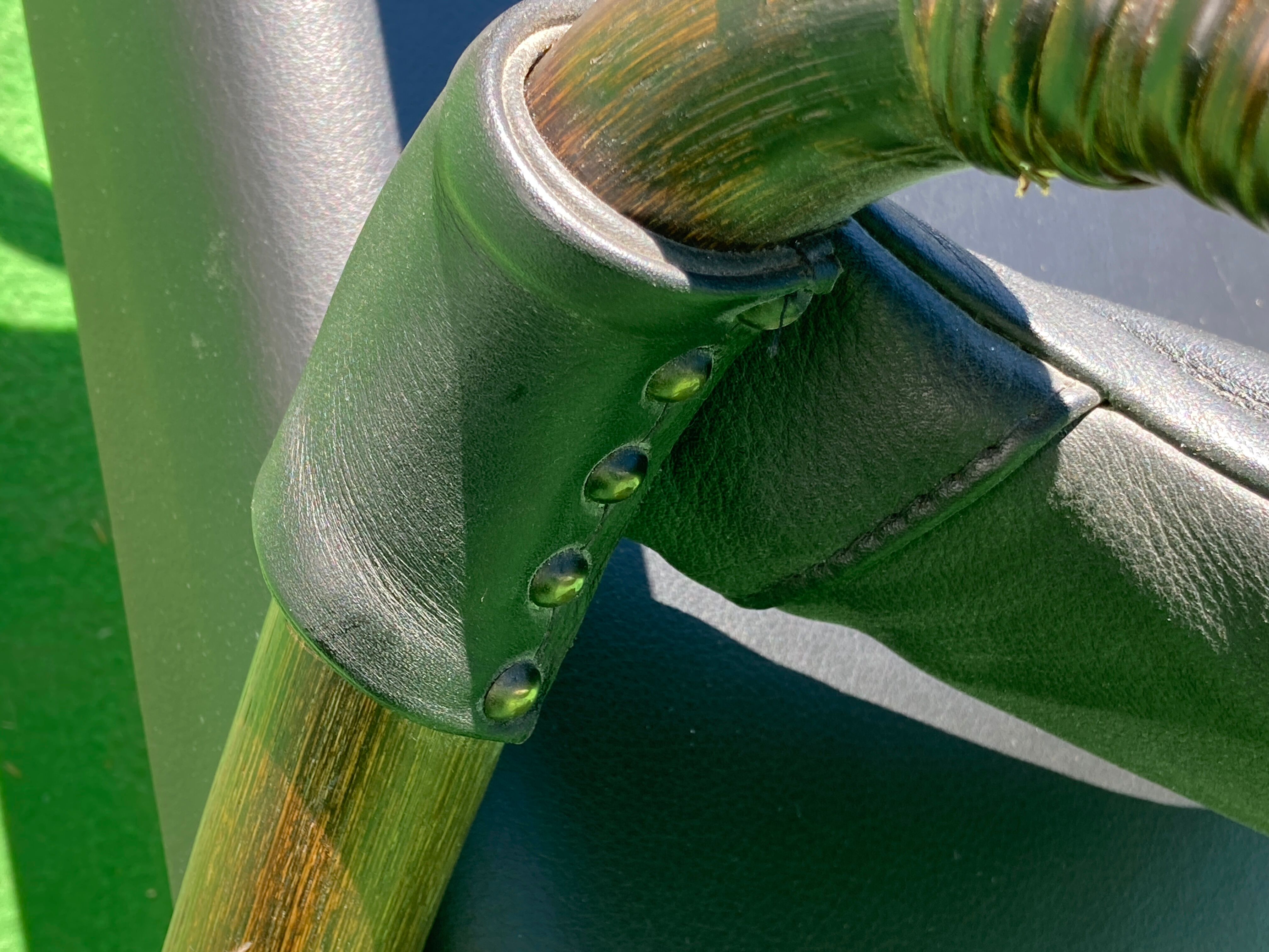 Paire de chaises longues en bambou avec cuir skai