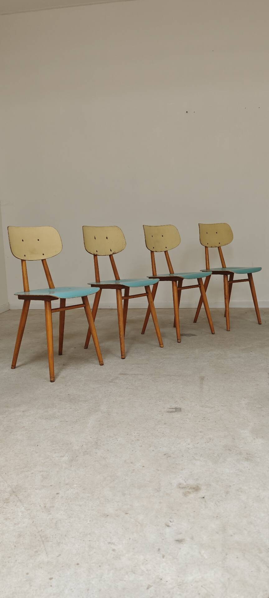 Lot de 4 chaises bois TON Bystrice ( Thonet ) bleu clair , lot 2