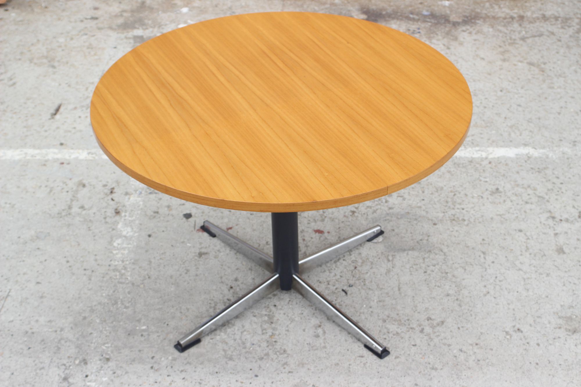 Mid century coffee table in teak veneer by Mutz, Germany 1950s