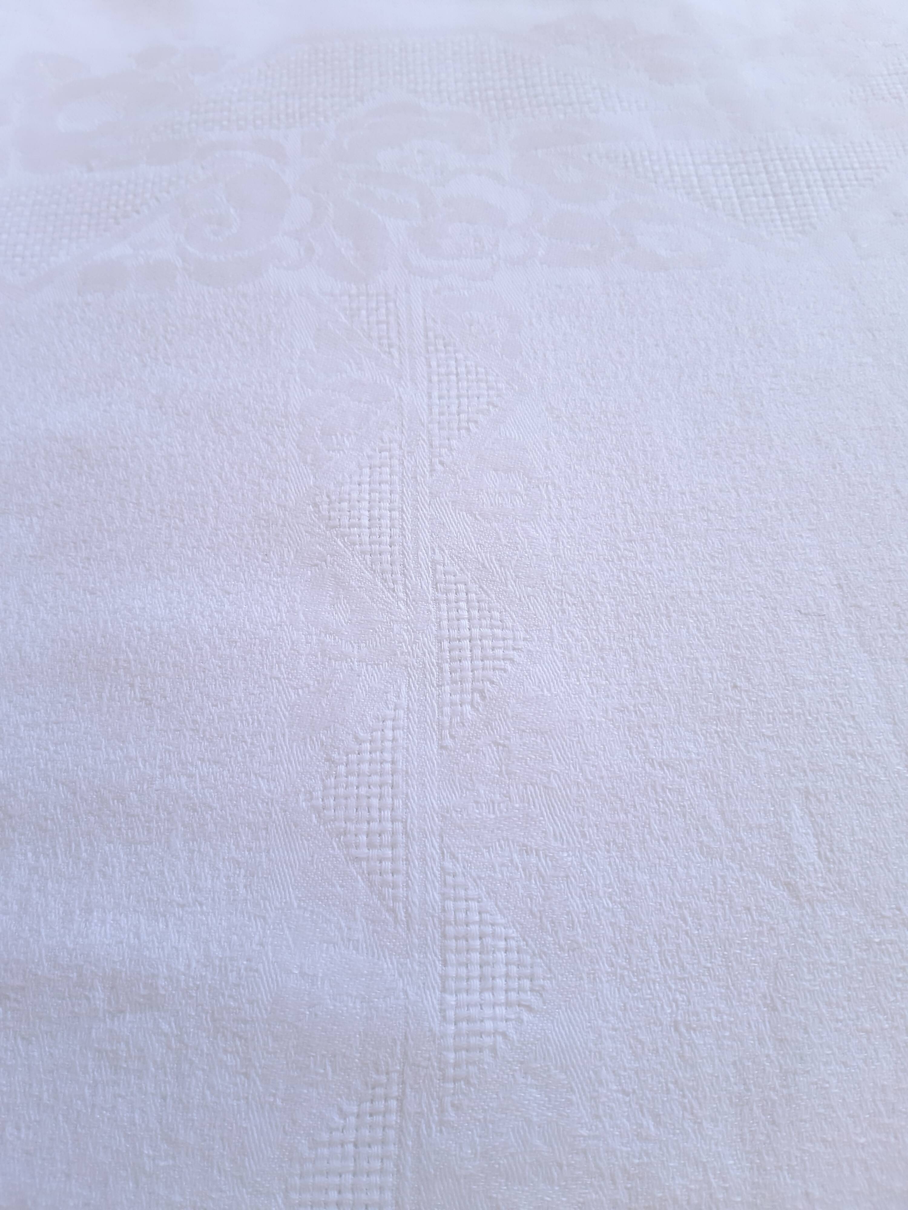 Damask tablecloth 155 x 225