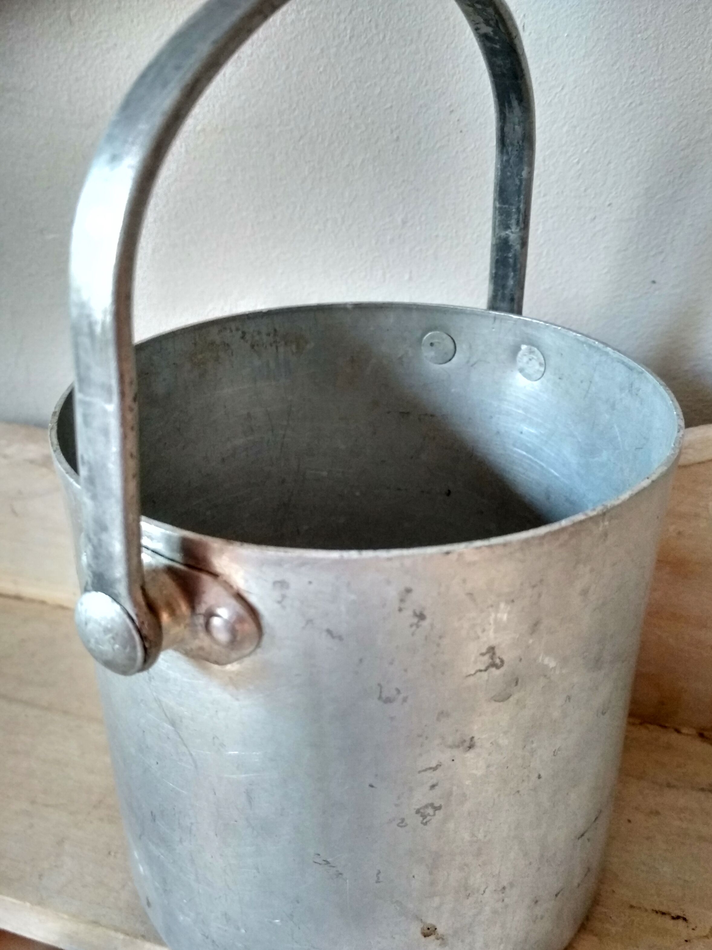 Small aluminum bucket with handle - - kitchen cutlery door