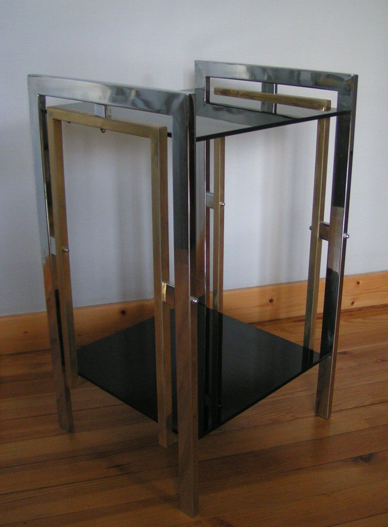 Table d'appoint en verre fumé
