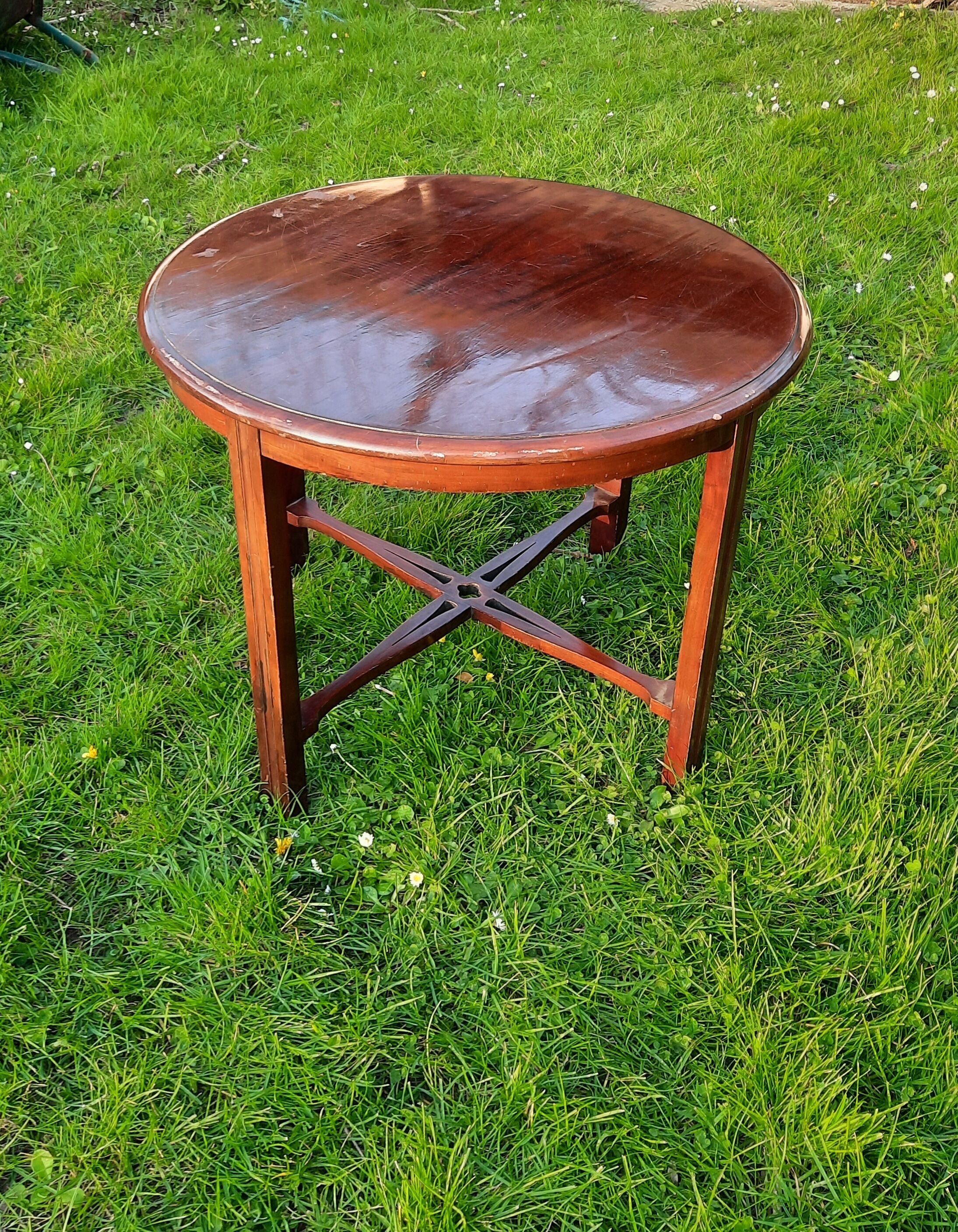 Circular coffee table