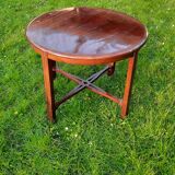Circular coffee table