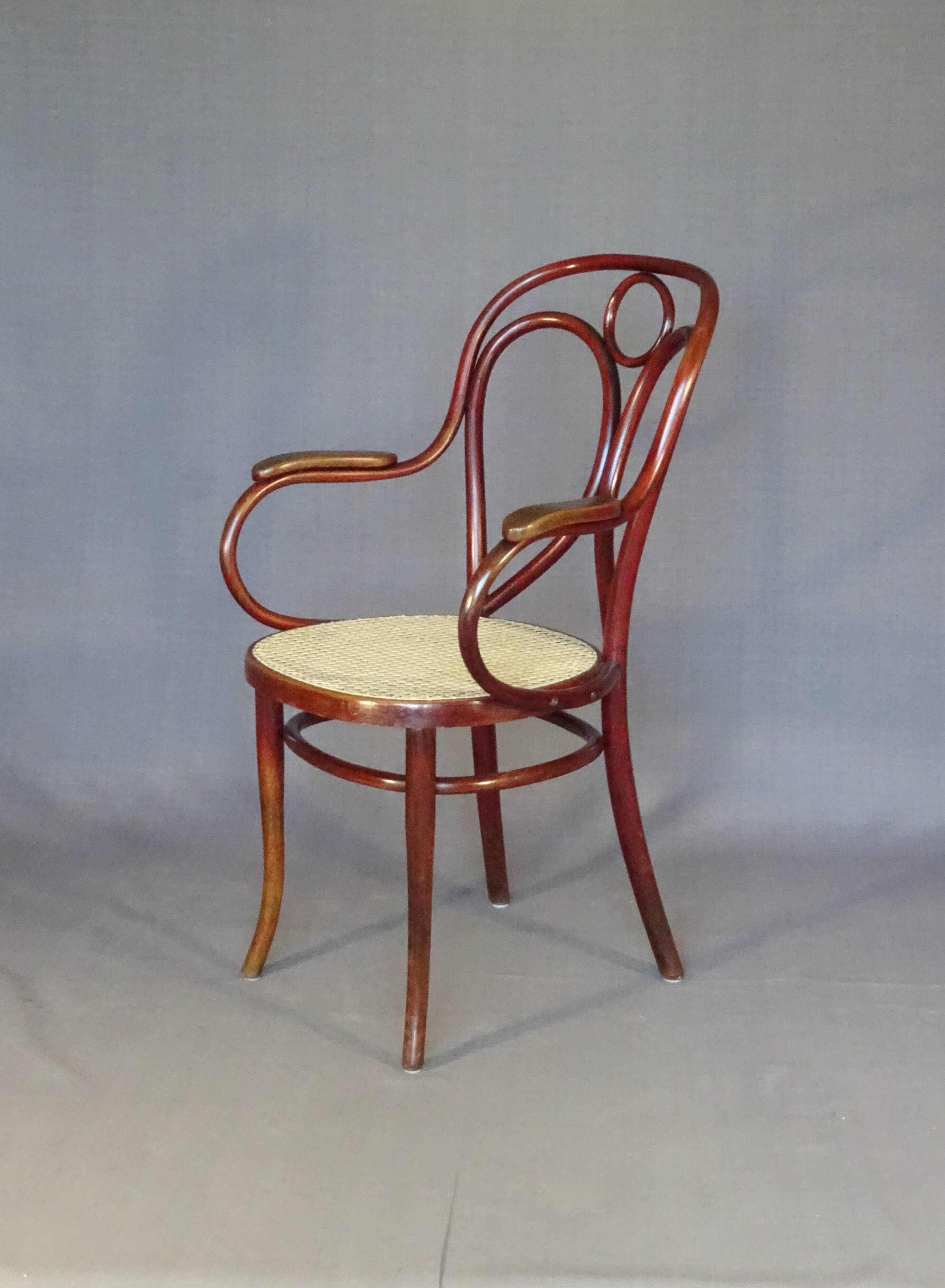 Fauteuil Thonet N°19 canné neuf , prêt à servir- Vers 1905 -