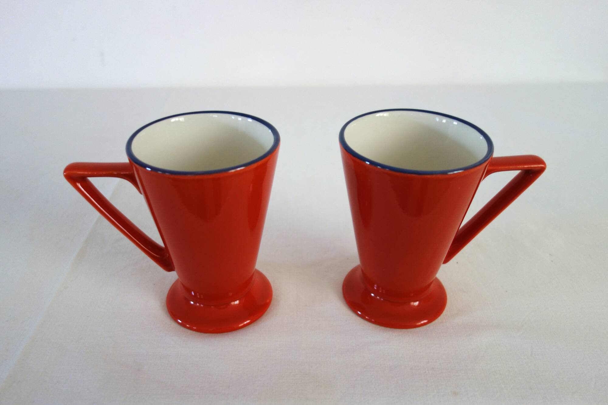 6 mugs en céramique colorée, Churchill England