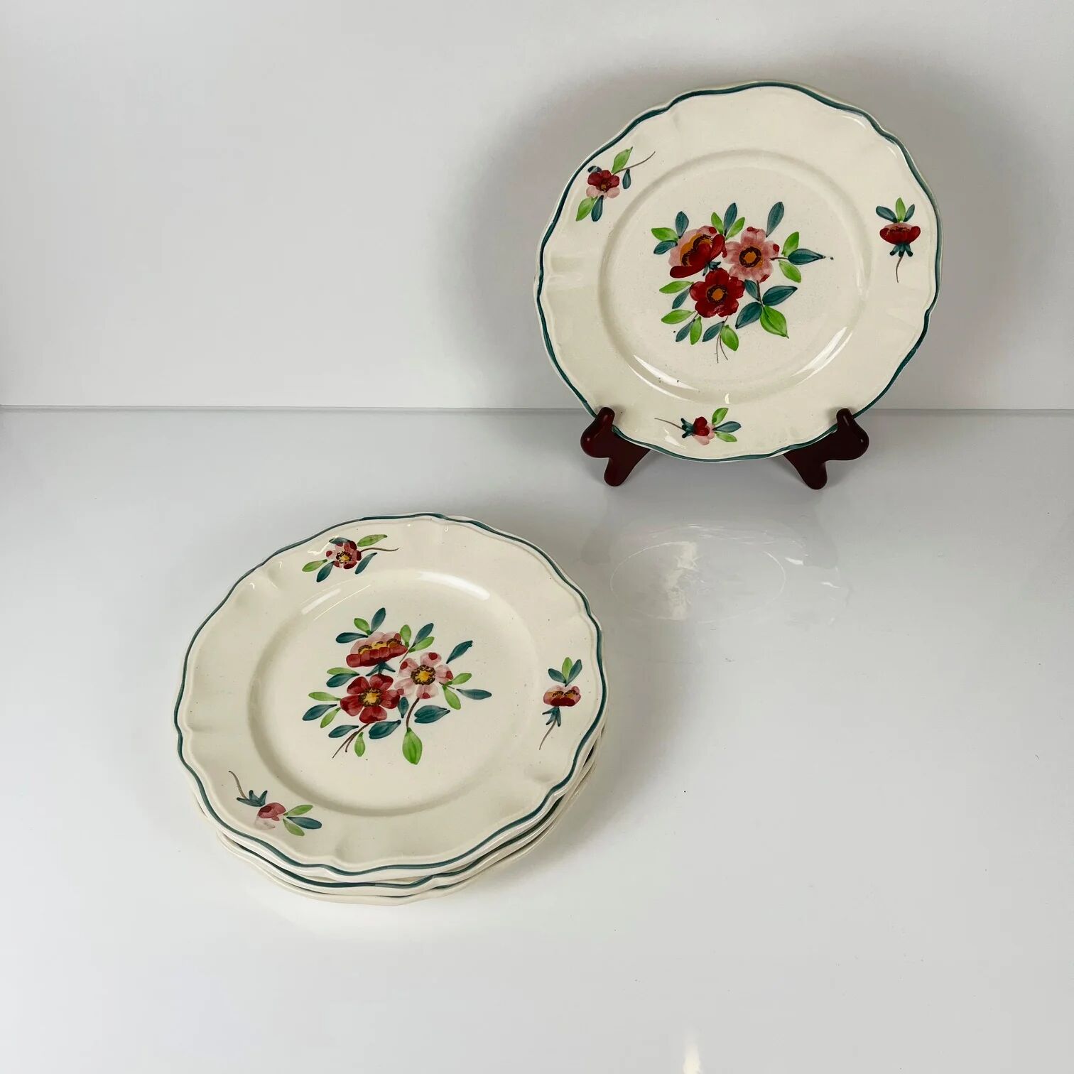 Set of 4 Sarreguemines "Amazonas" dinner plates, late 19th-early 20th century