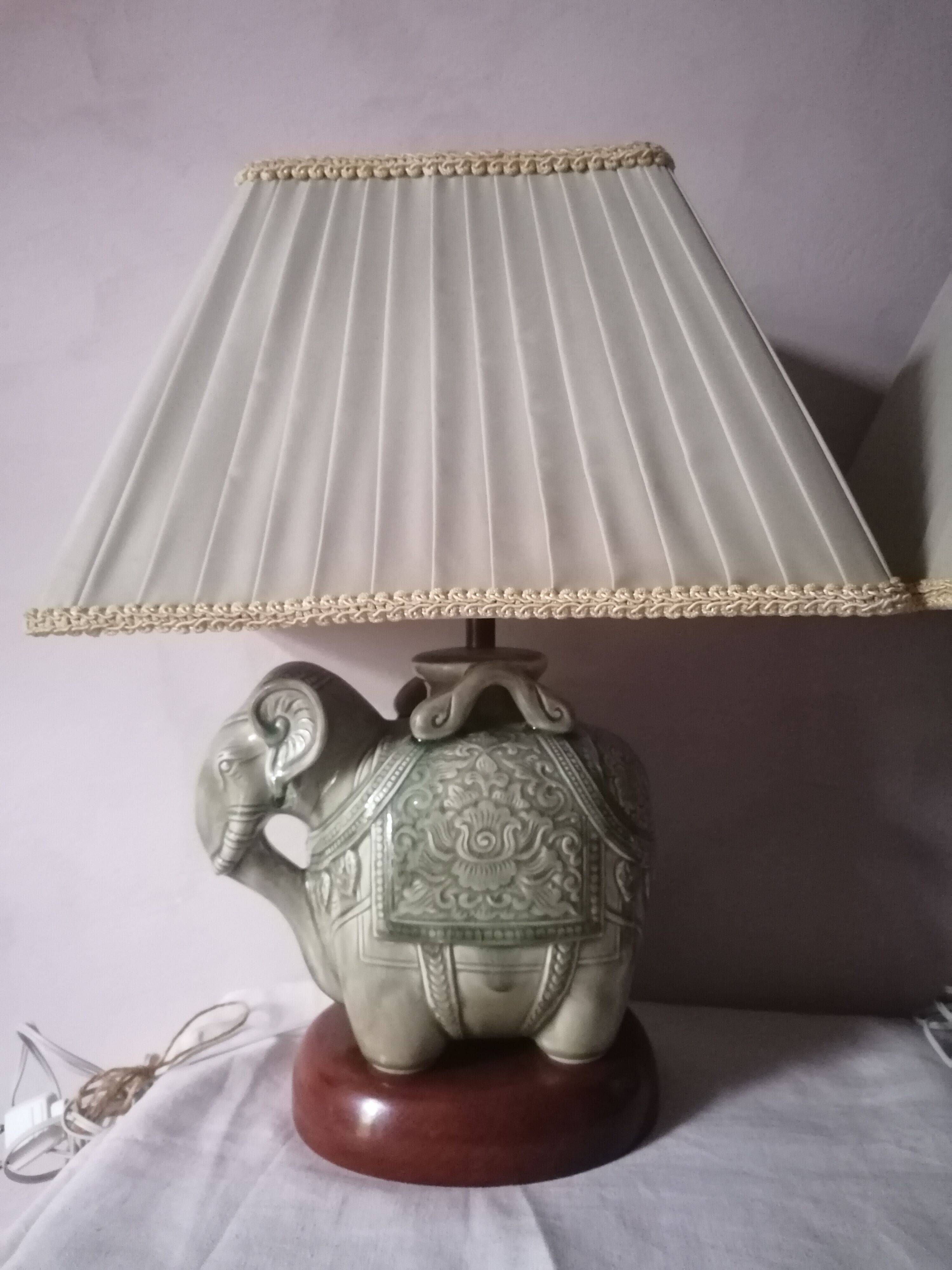 Duo de lampes éléphant en ceramique