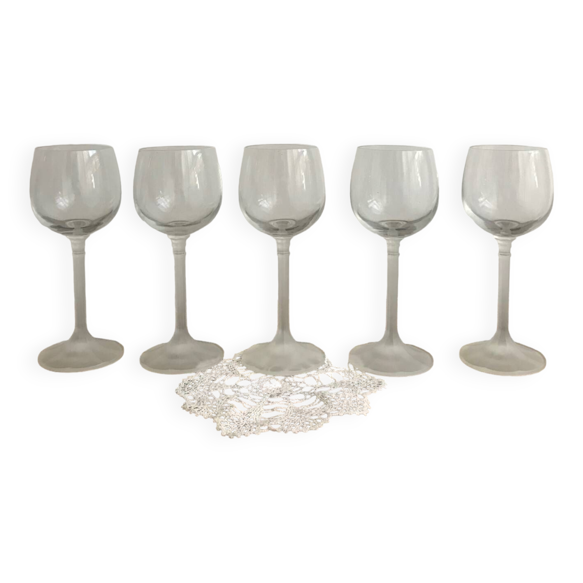 5 wine glasses with frosted glass stem
