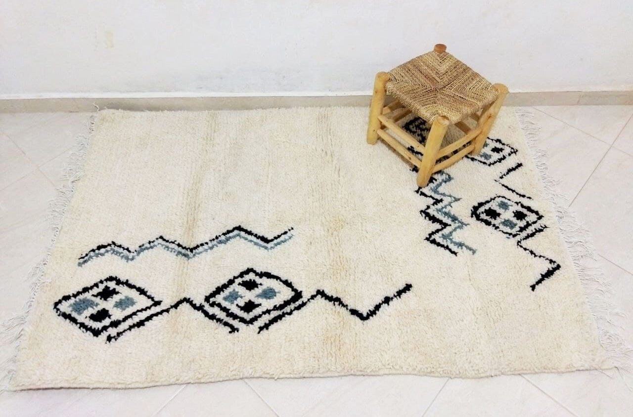 Tribal Berber carpet 165 X 104 CM