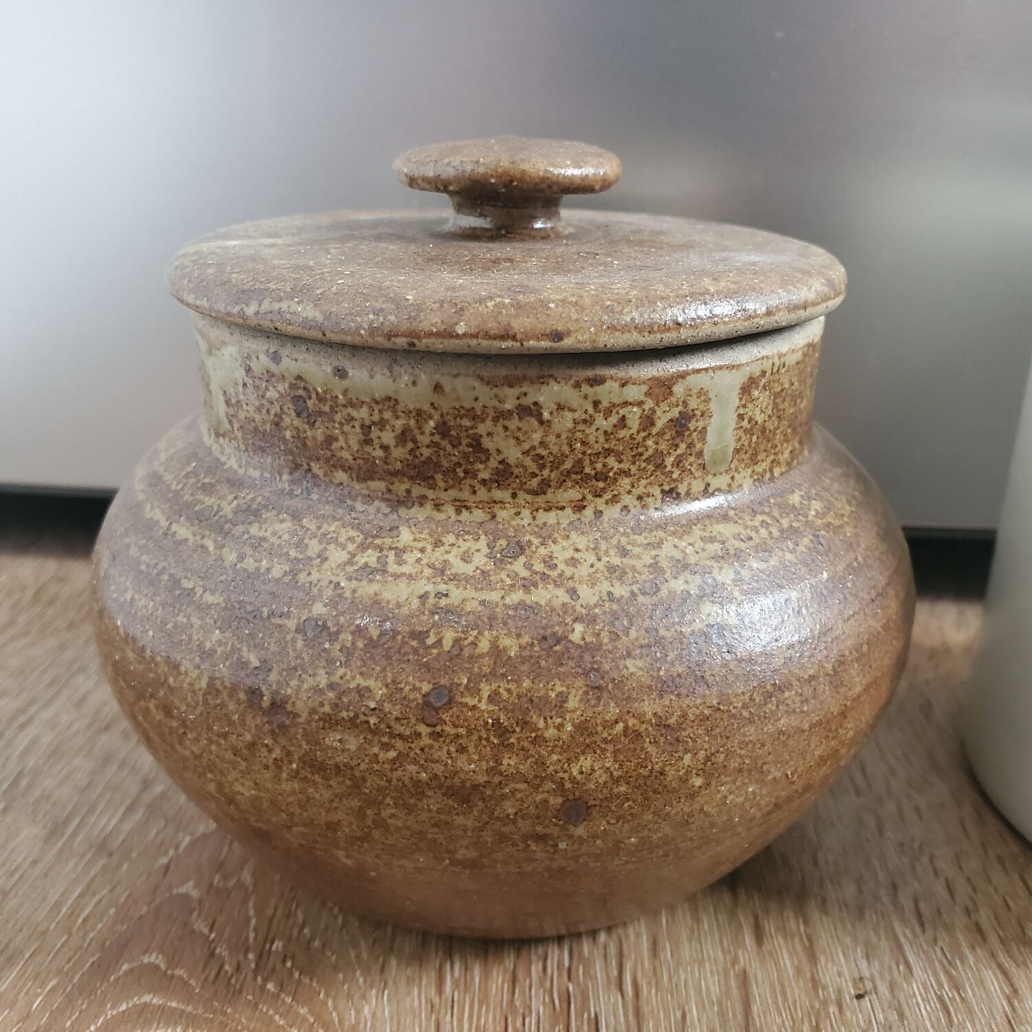 Set of 2 ceramic pots
