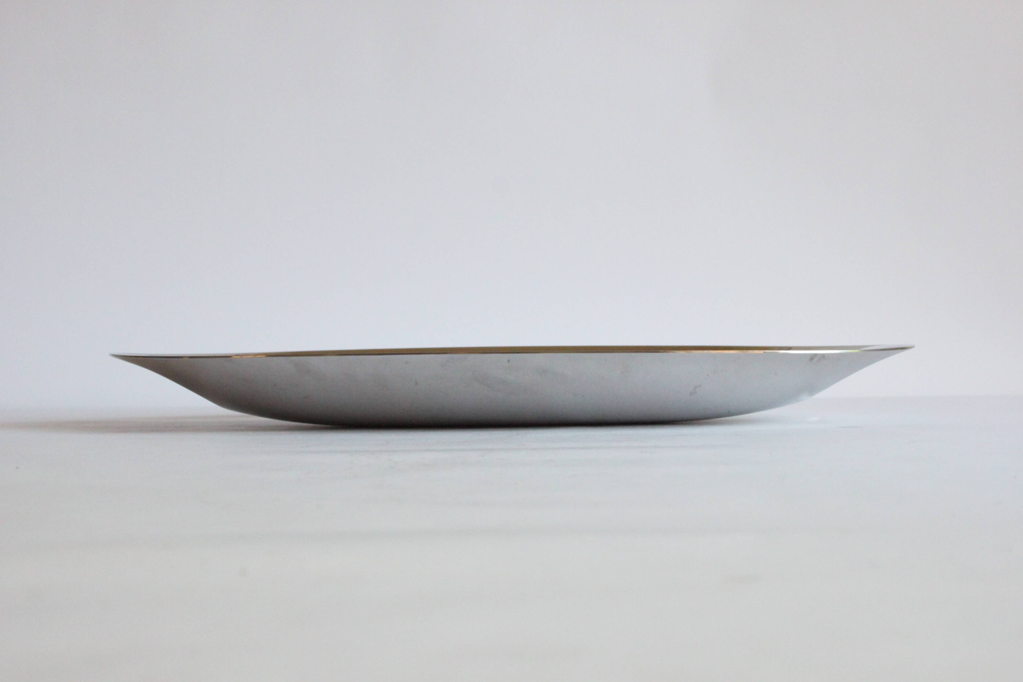 Modernist serving dish or tray by Lino Sabattini for Zani & Zani, Italy 1970s.