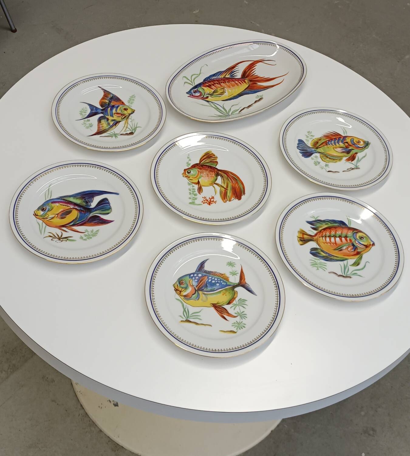 Fish porcelain service
