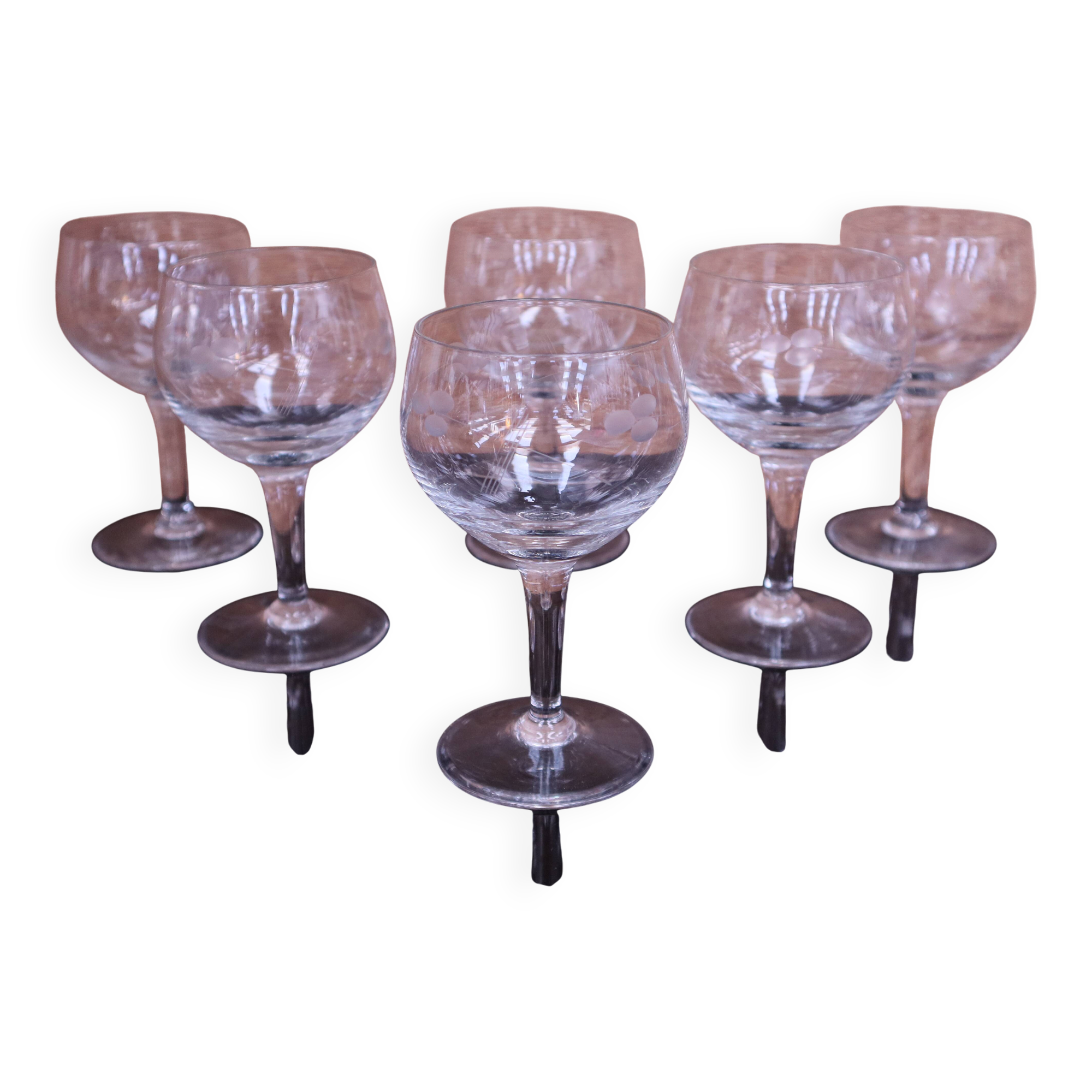 Set of engraved vintage flower balloon red wine glasses.