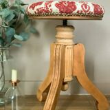 Ancien tabouret à vis retapissé
