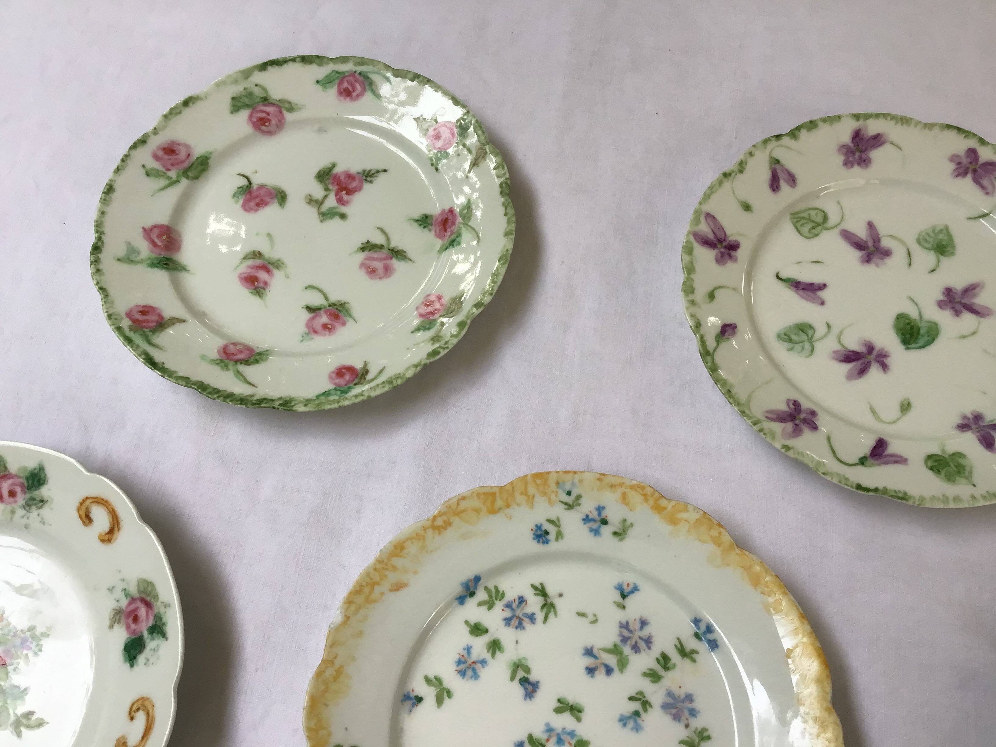 7 small plates in fine Limoges porcelain