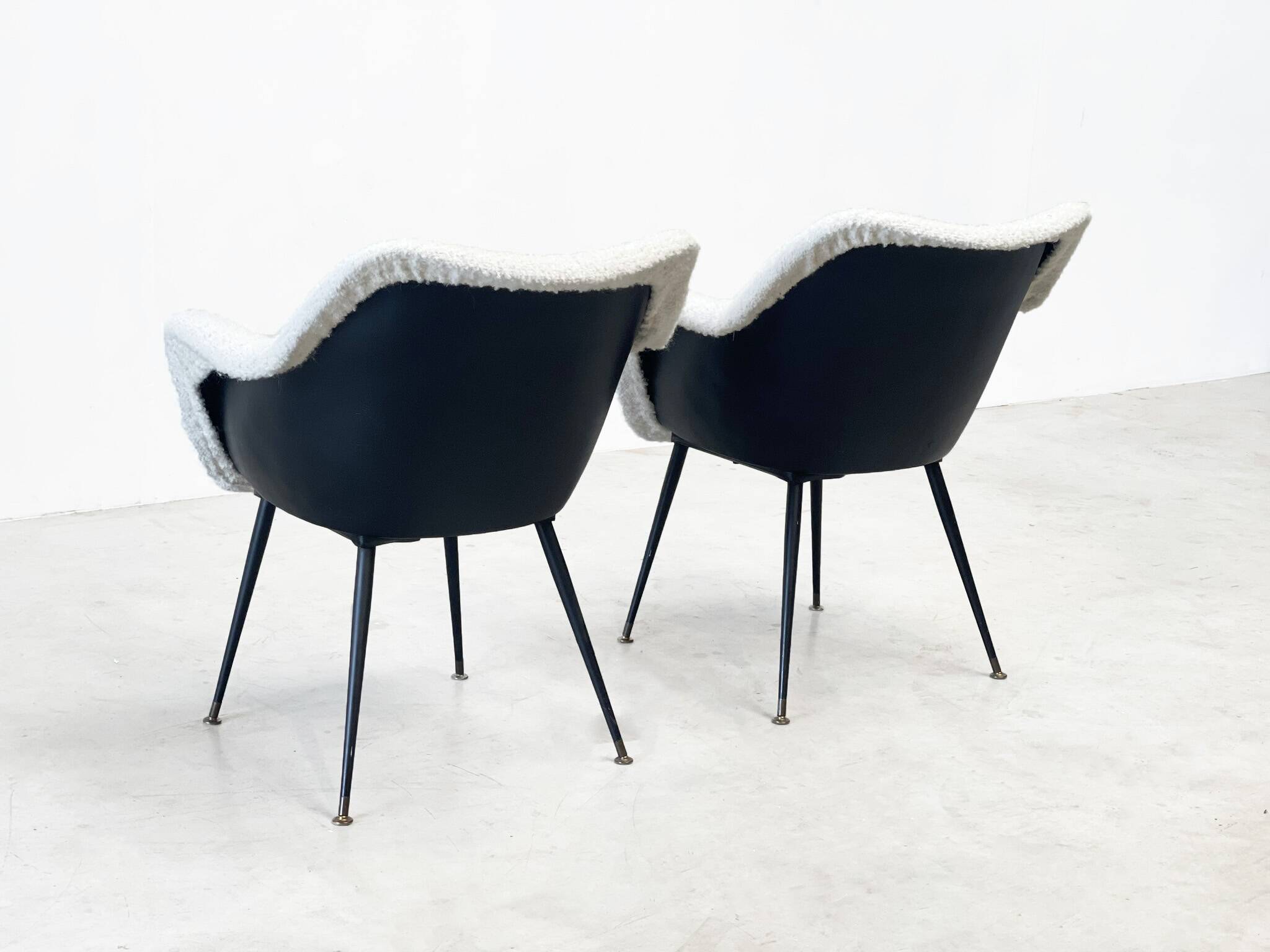 Boucle lounge / easy chairs