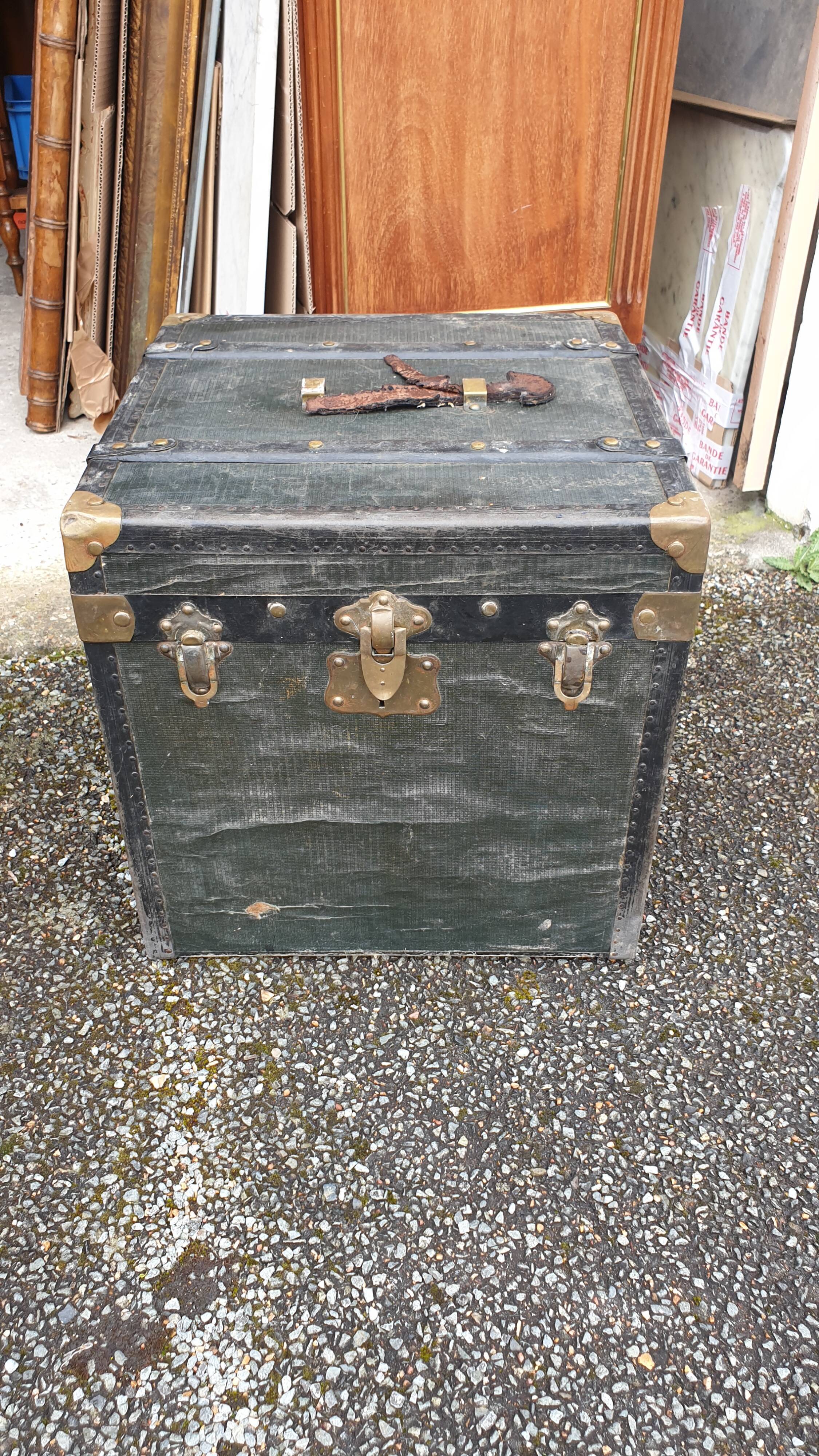 Hat trunk early twentieth century