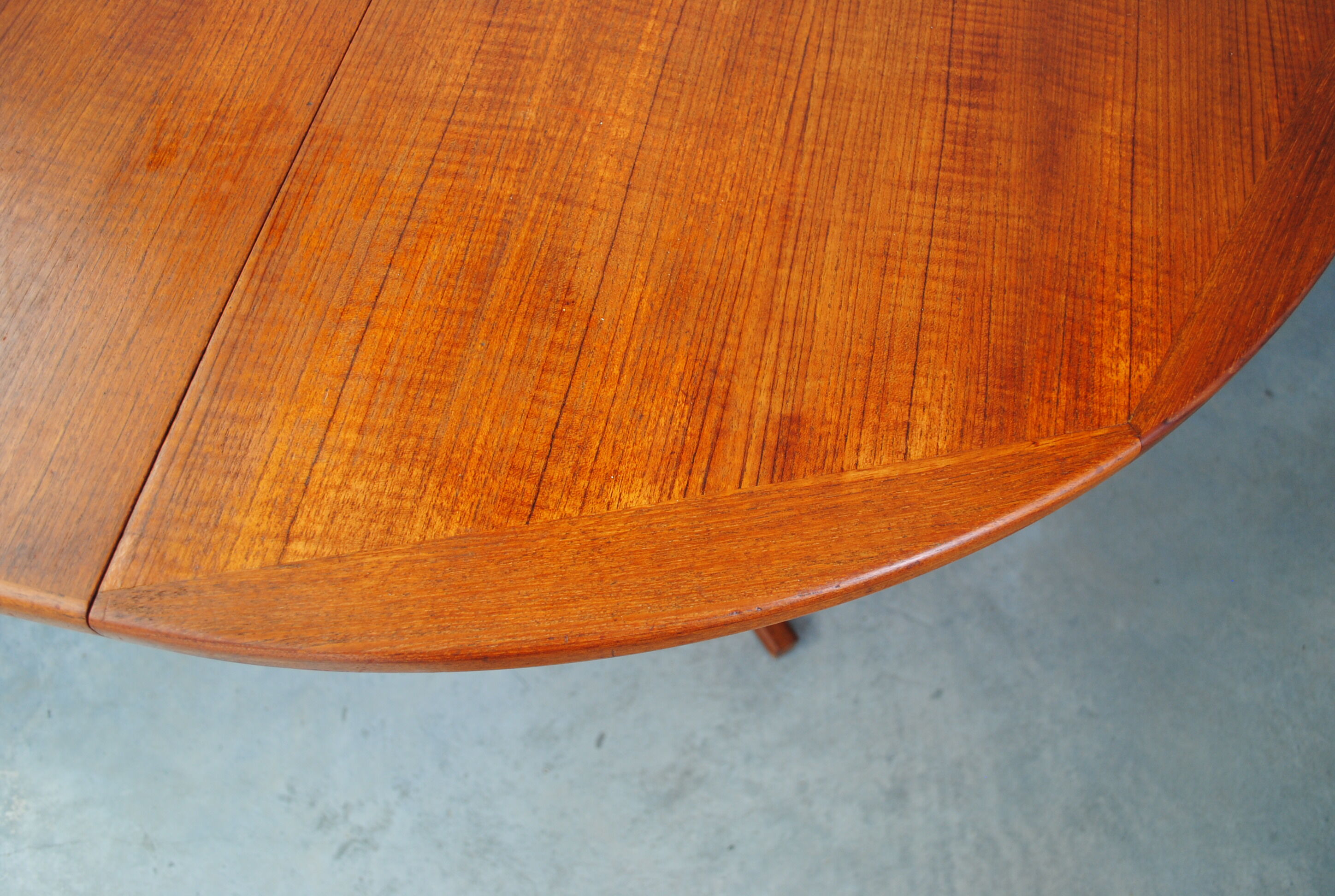 Table to eat expandable in teck