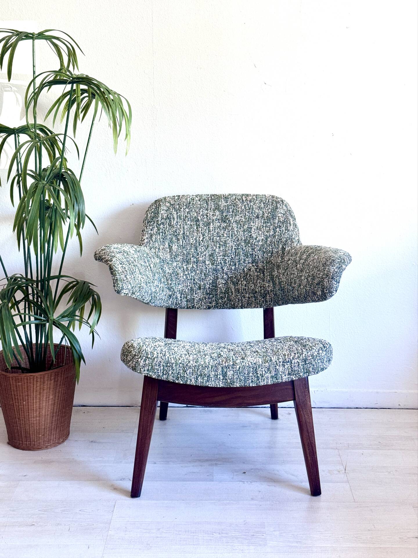 Ensemble de deux chaises Penguin Louis van Teeffelen des années 1960.