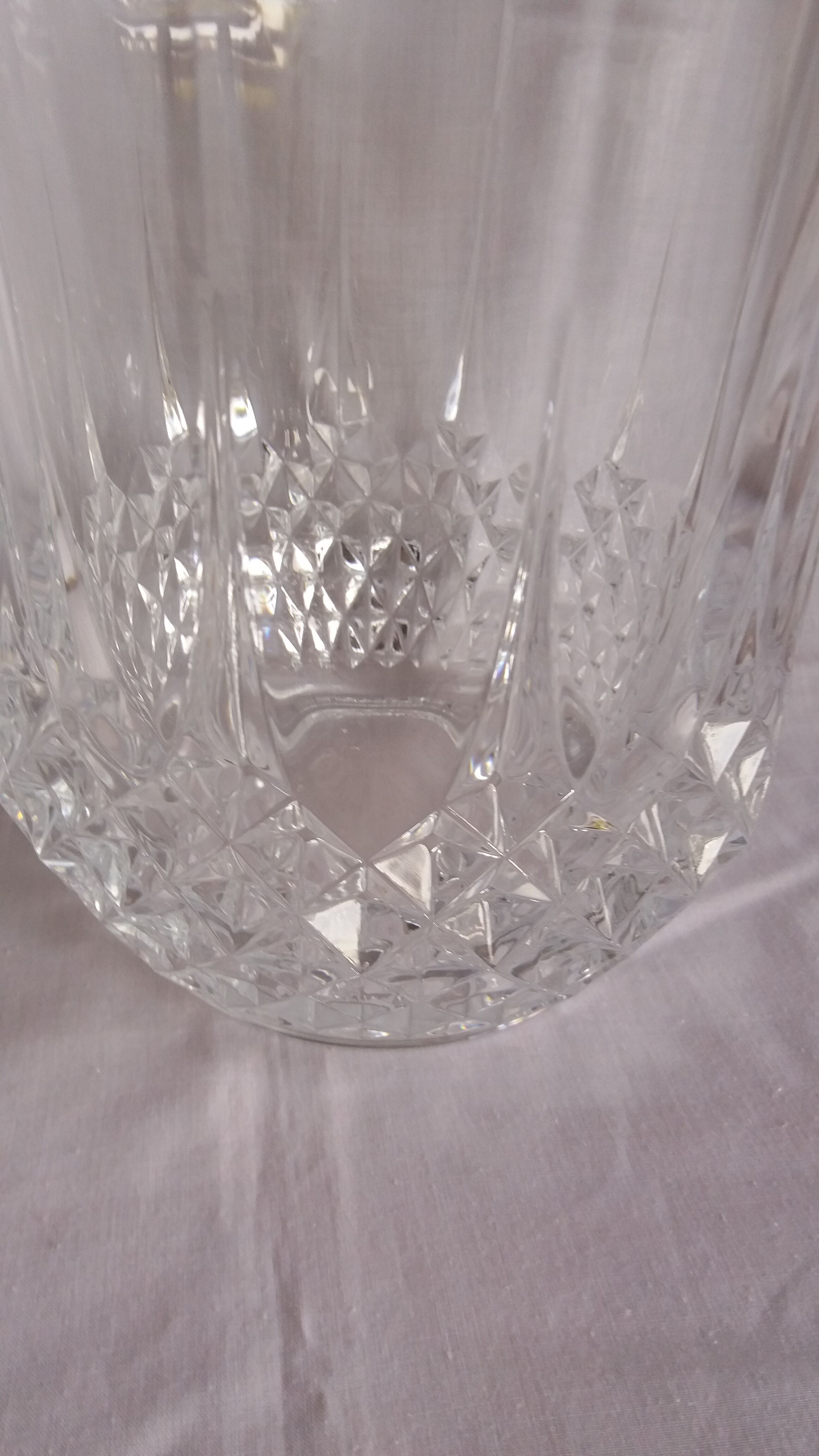 Pineapple-shaped glass bottle cooler with facets