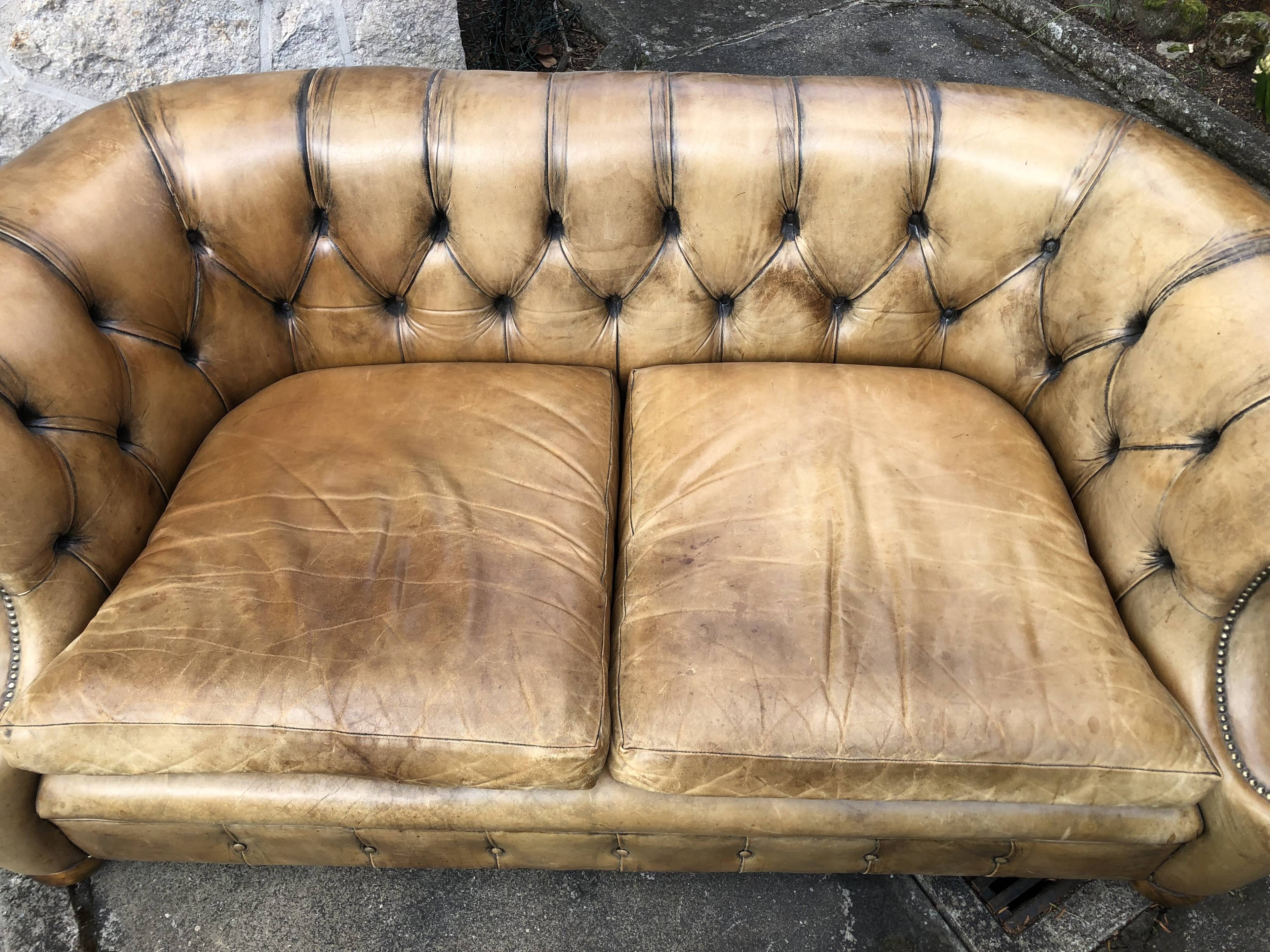 2-seater Chesterfield sofa in tan leather