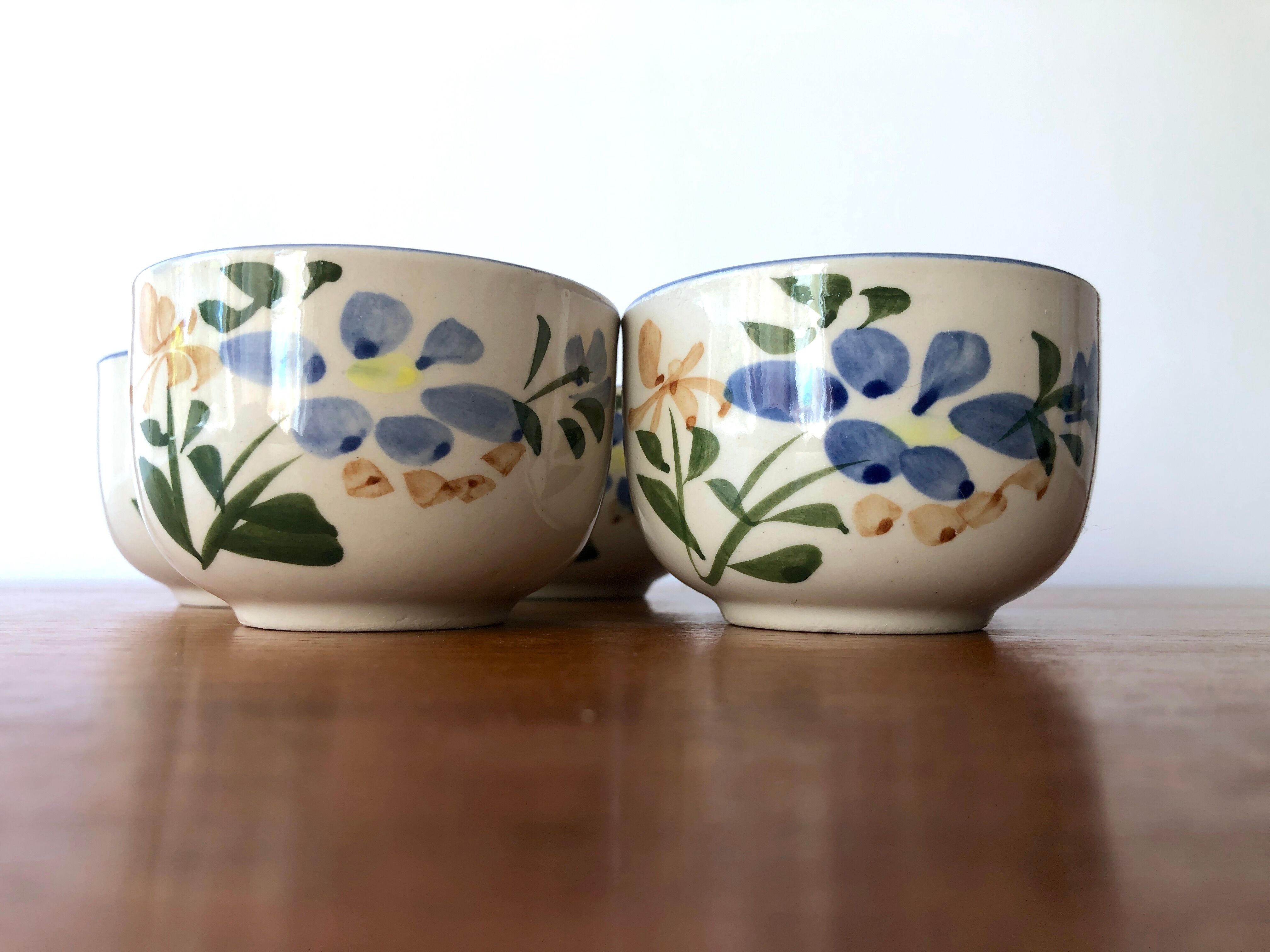 Porcelain tea bowls