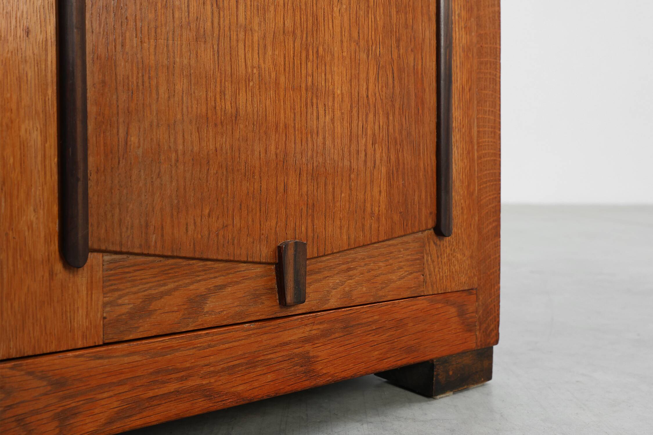 Table de nuit Art Nouveau "Amsterdamse School", Pays-Bas vers 1925