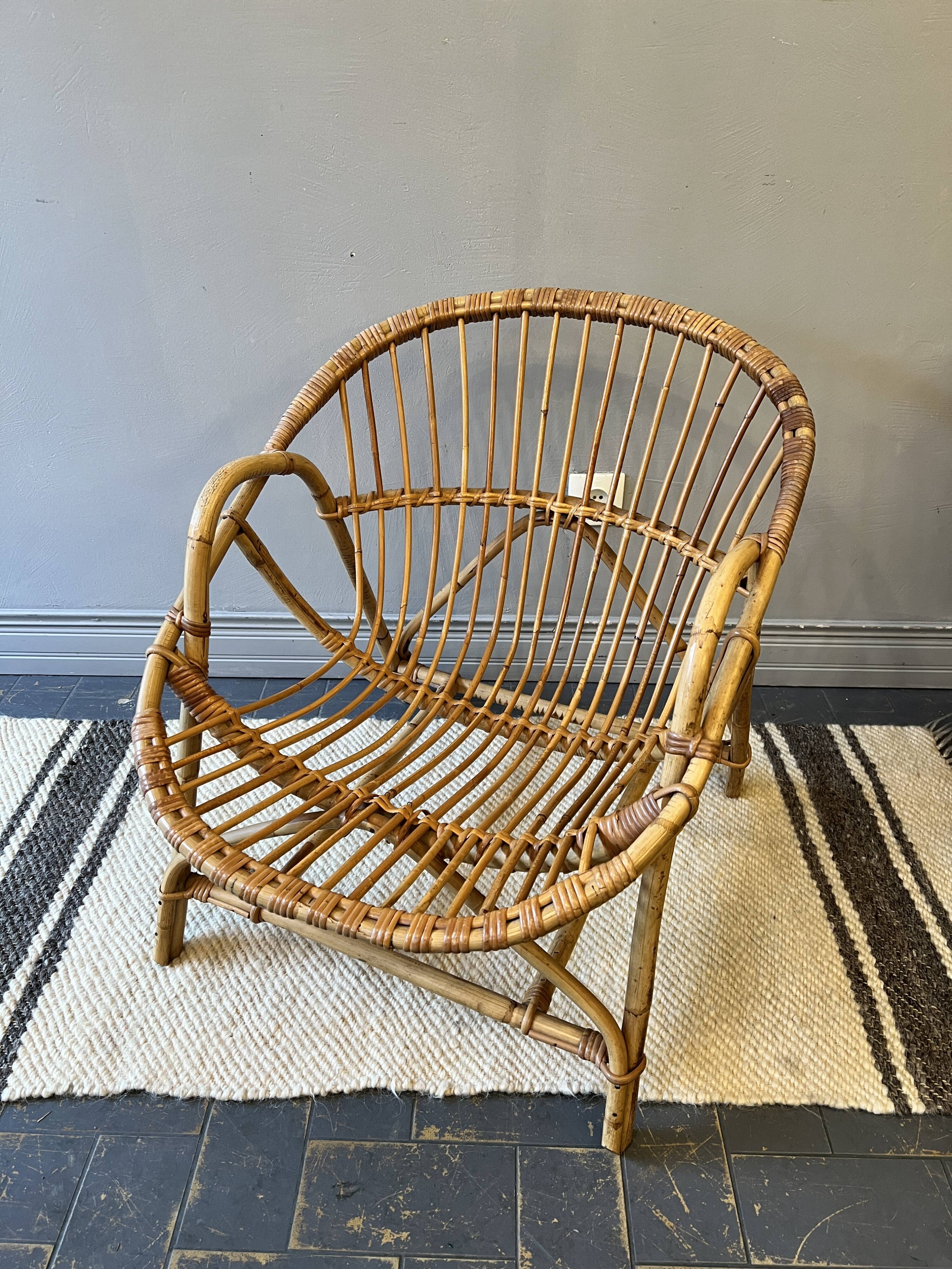 Fauteuil corbeille en rotin avec son coussin