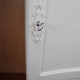 Armoire parisienne blanche avec penderie et étagères – France, années 1930