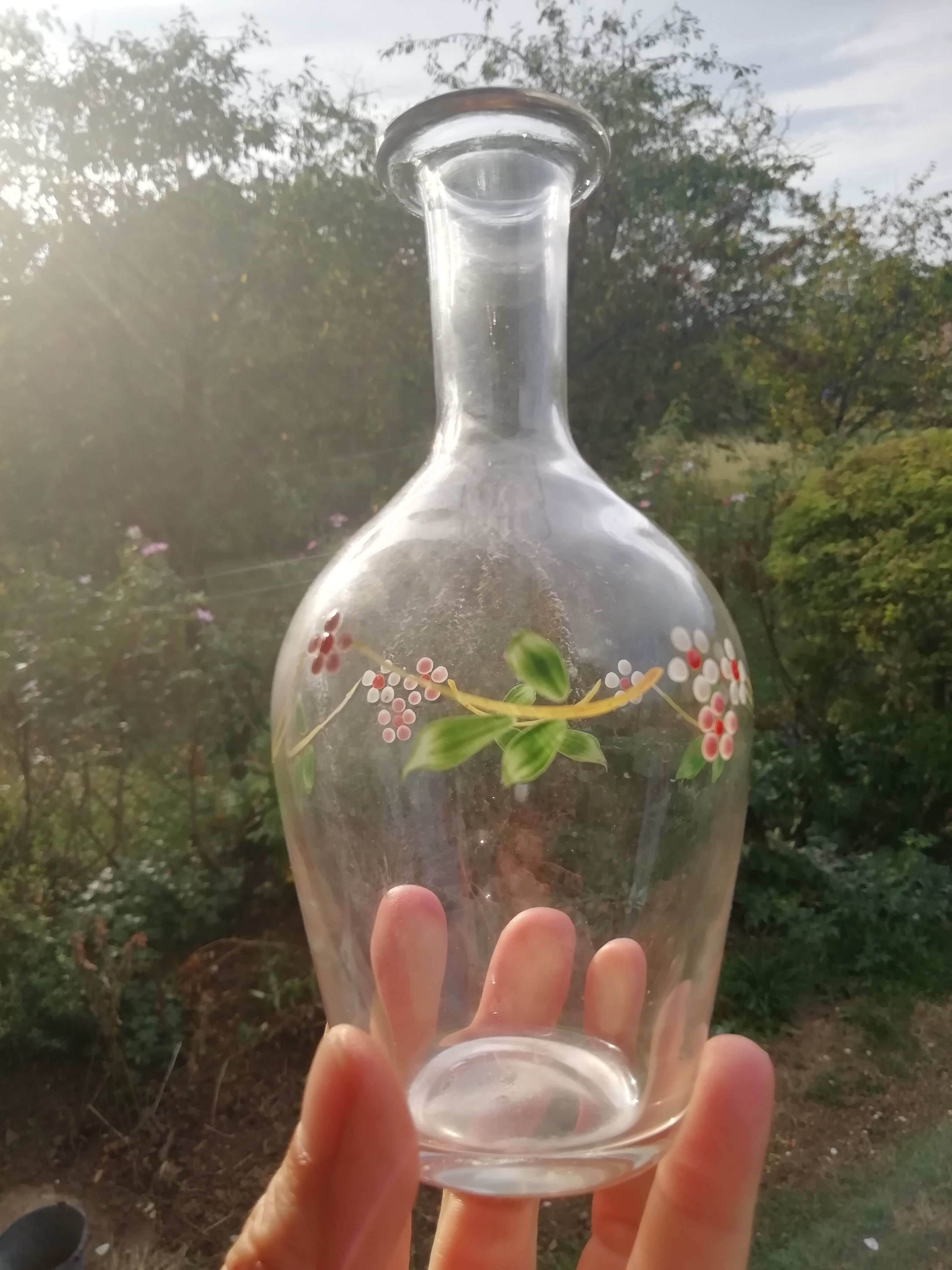 Carafe enamelled décor