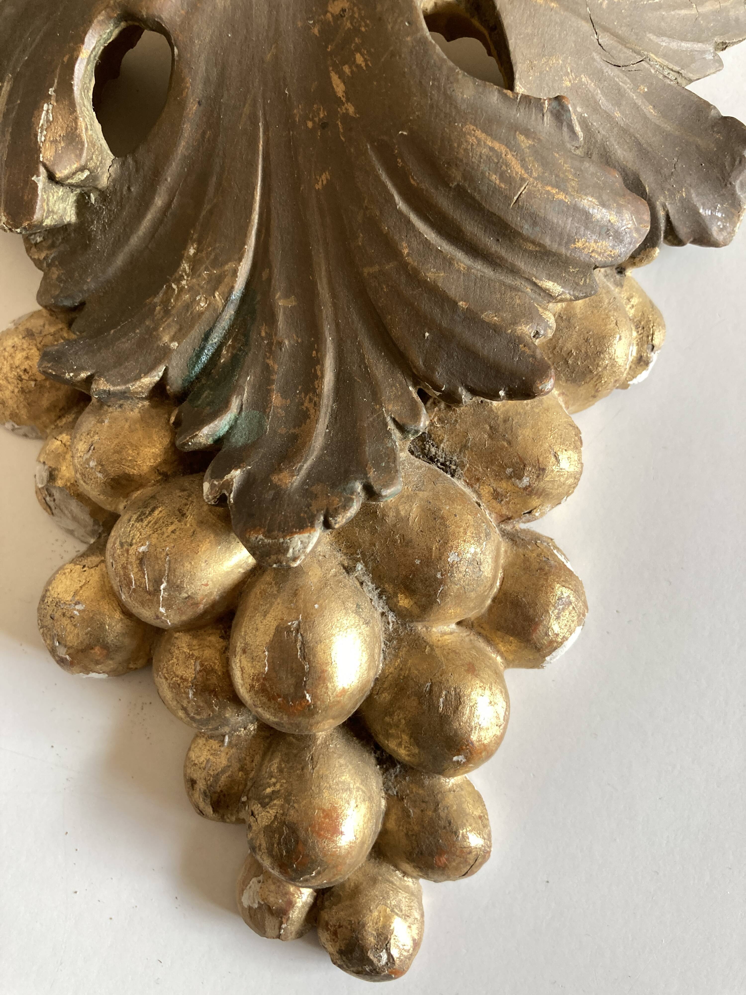 Golden wood mid-19th bunch of grape leaf vine pediment part Bacchus