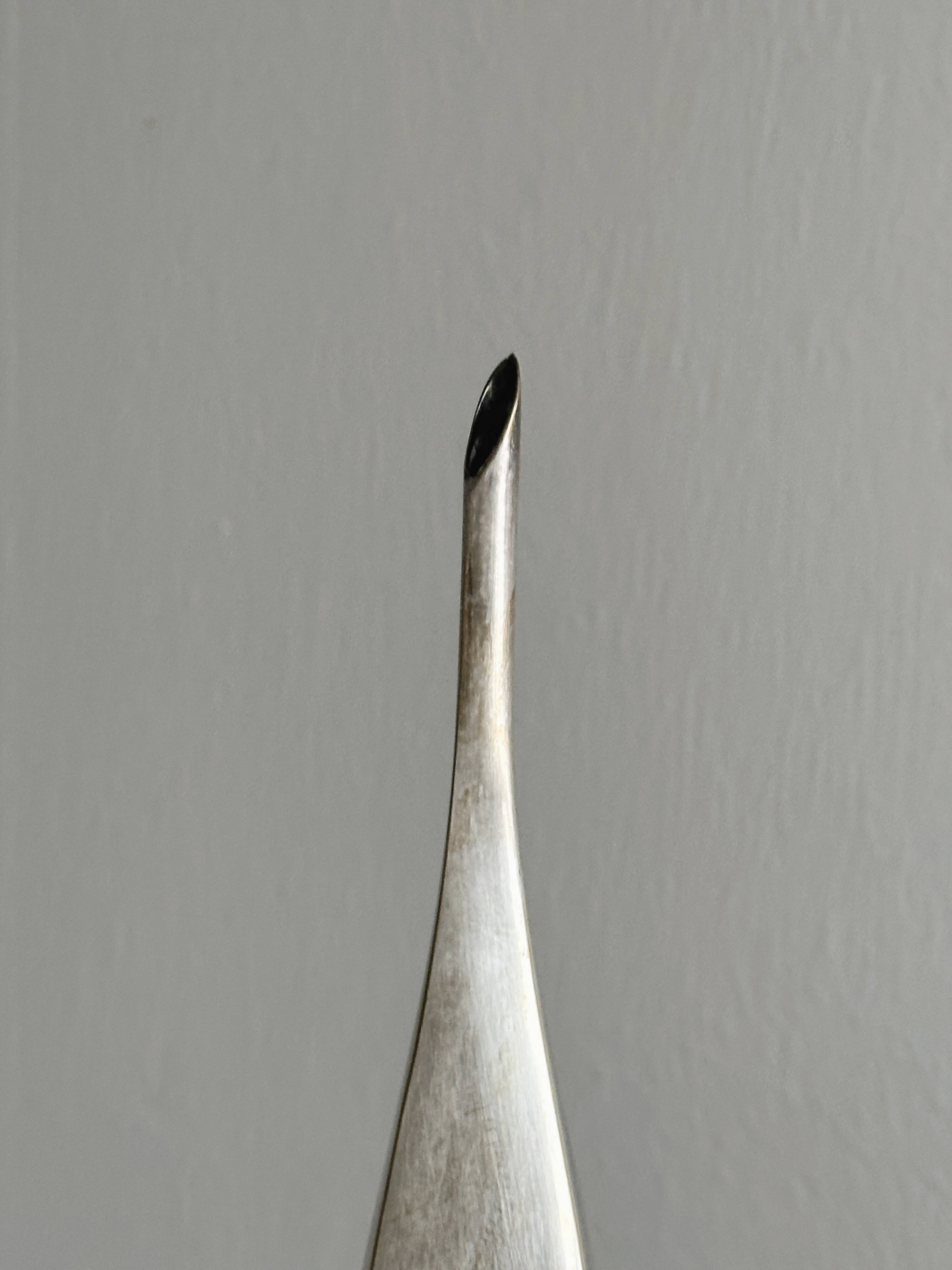 Petit vase soliflore en métal