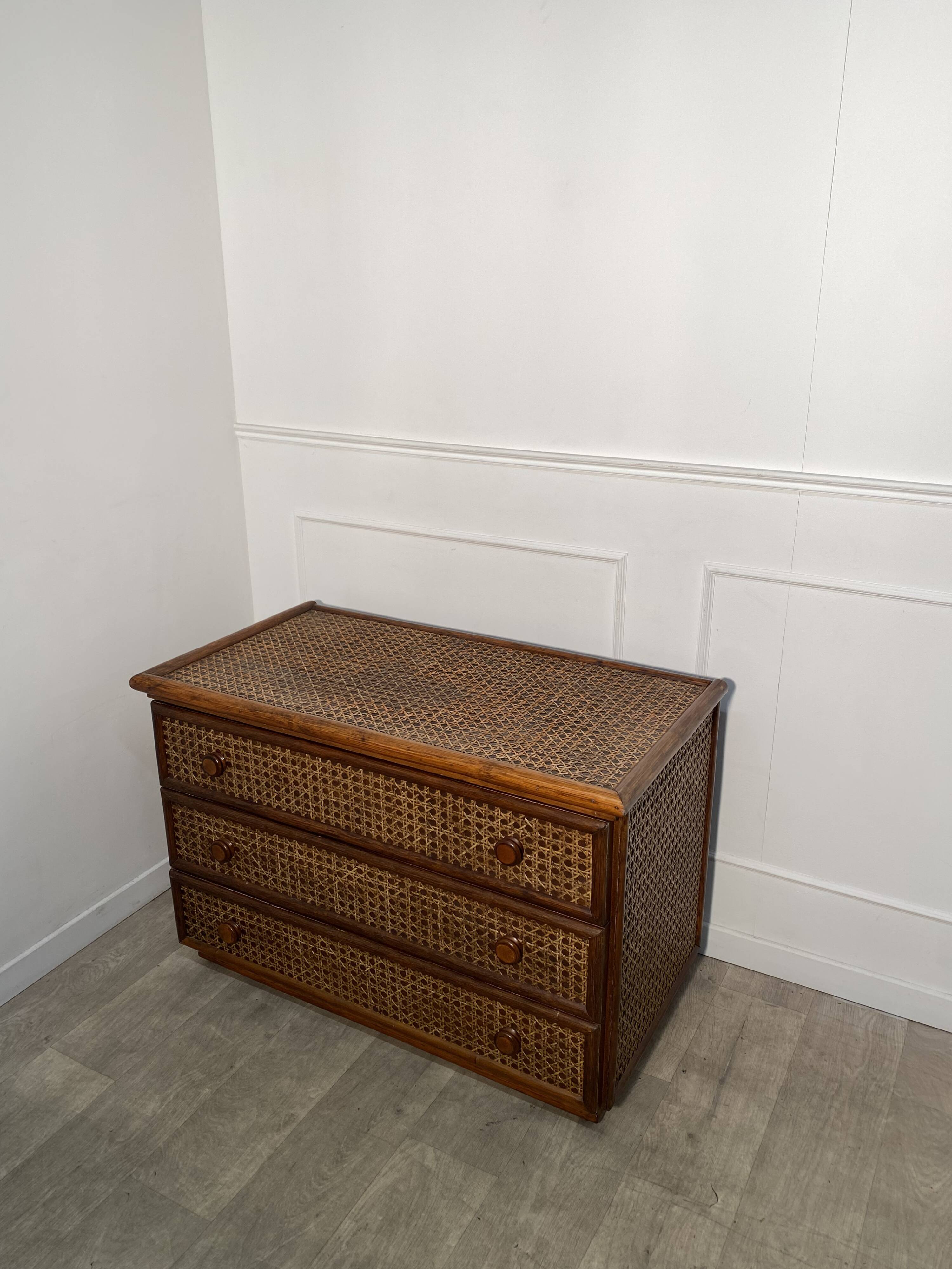 Commode vintage en cannage
