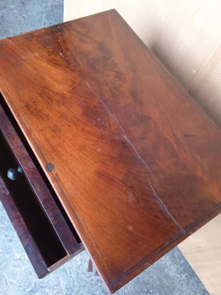 Work table - In mahogany and mahogany veneer - 19th century