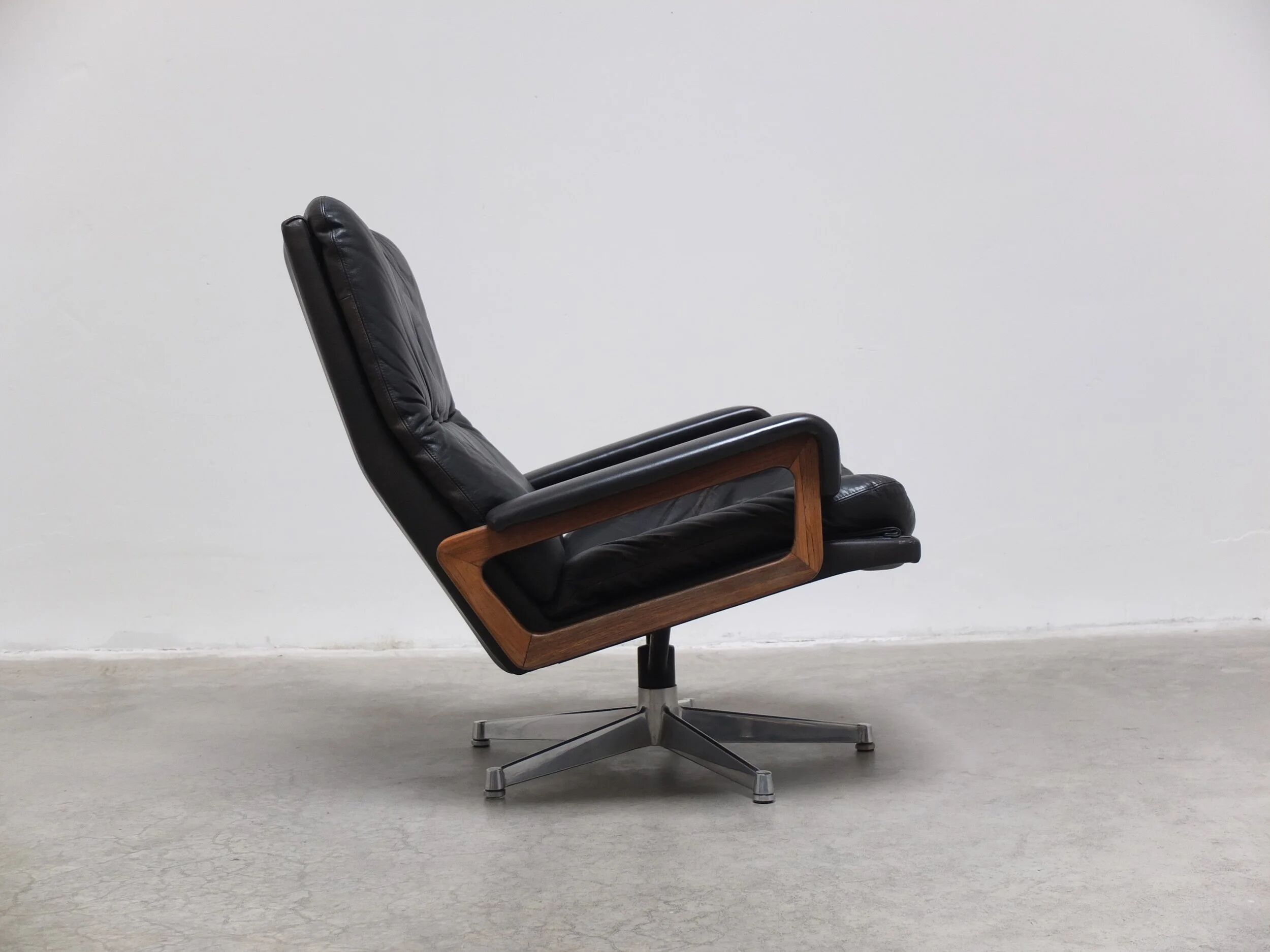 Iconic 'King' lounge chair by André Vandenbeuck for Strässle, 1960s
