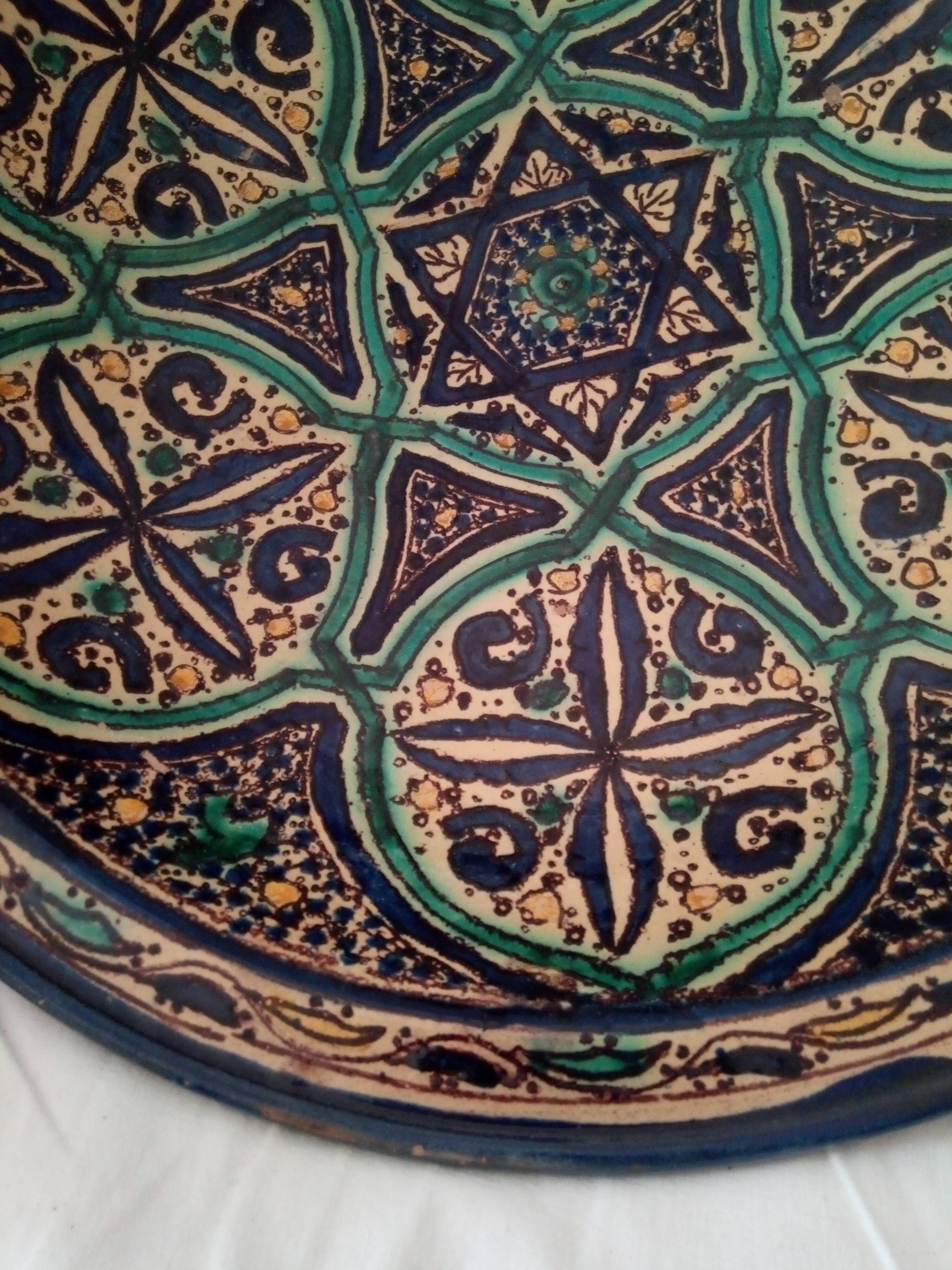 Very large Moroccan dish in enamelled earthenware. Late 19th century, early 20th century.