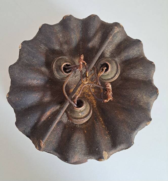 Gold flower-shaped wall lamp